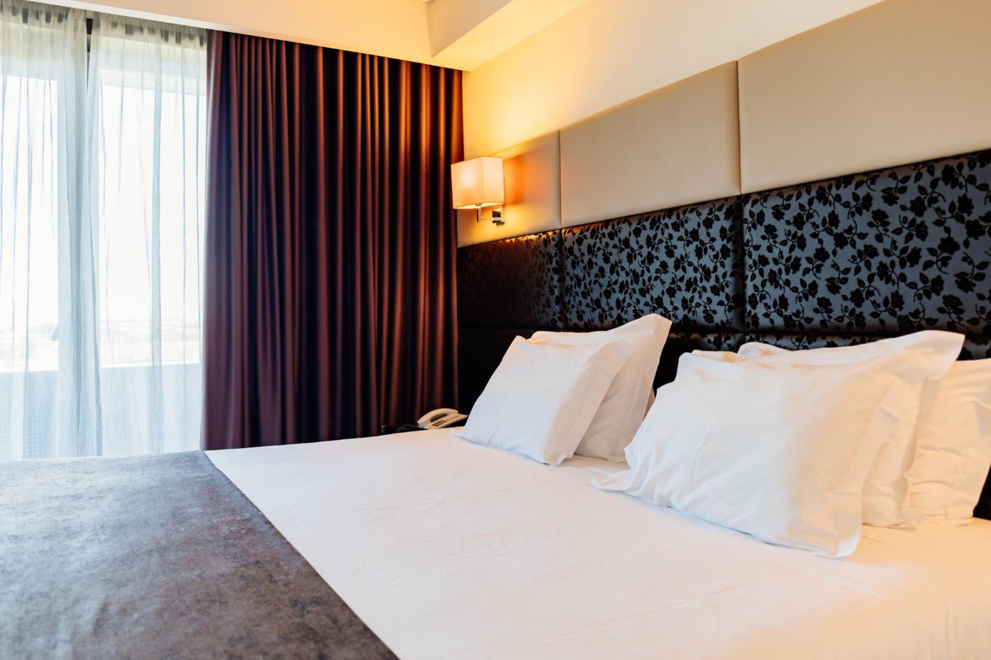 Axis Porto Business & Hotel 4*