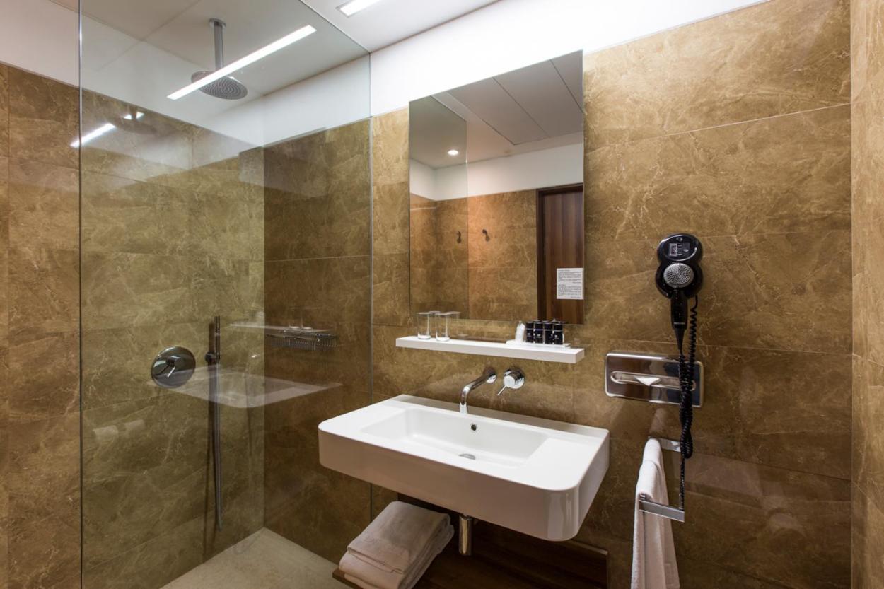 De Business & 4* Guimaraes