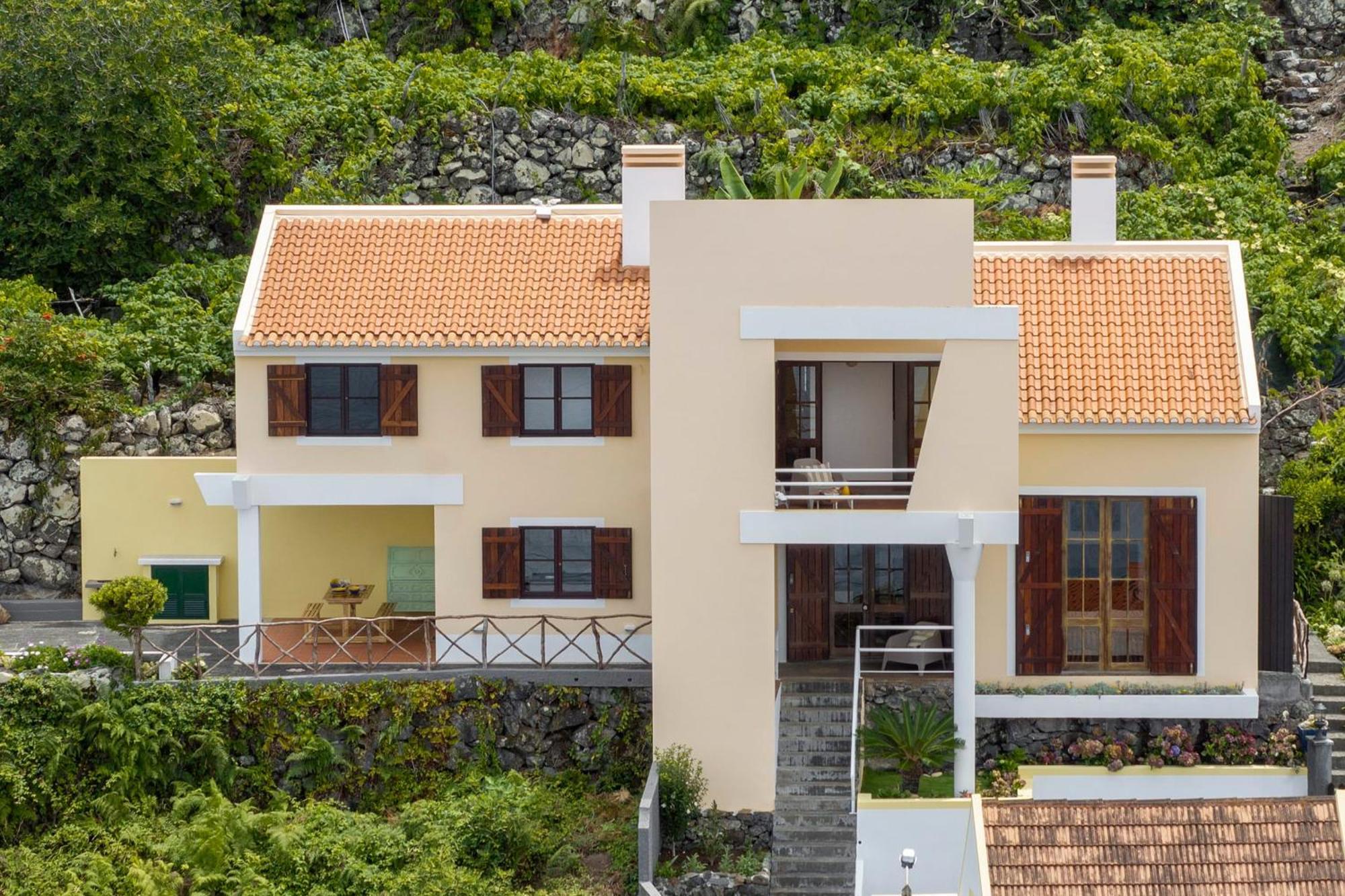 Casa Amarela Da Faja Da Areia By An Island Holiday home *