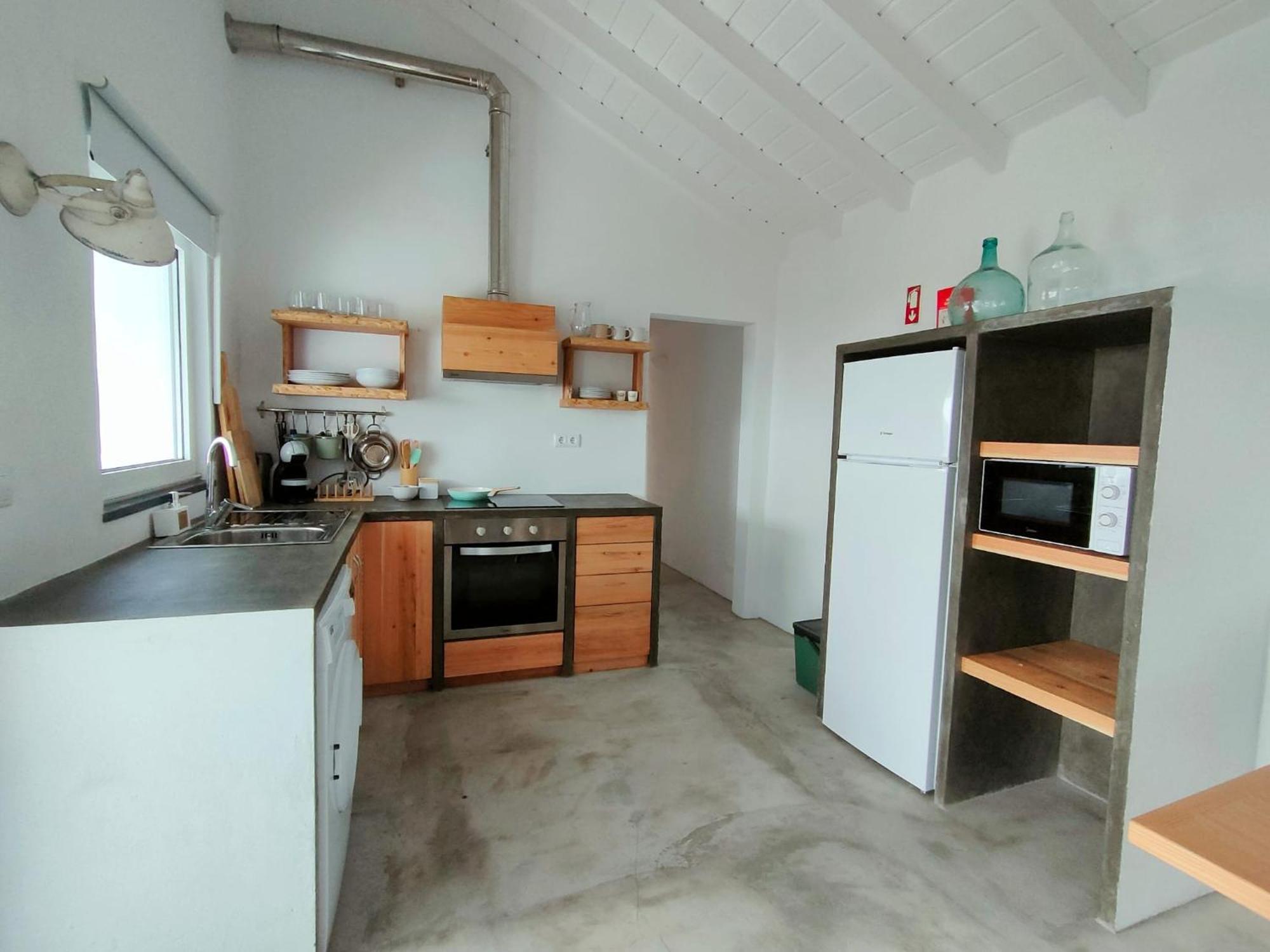 Casa Dos Castanheiros - The White