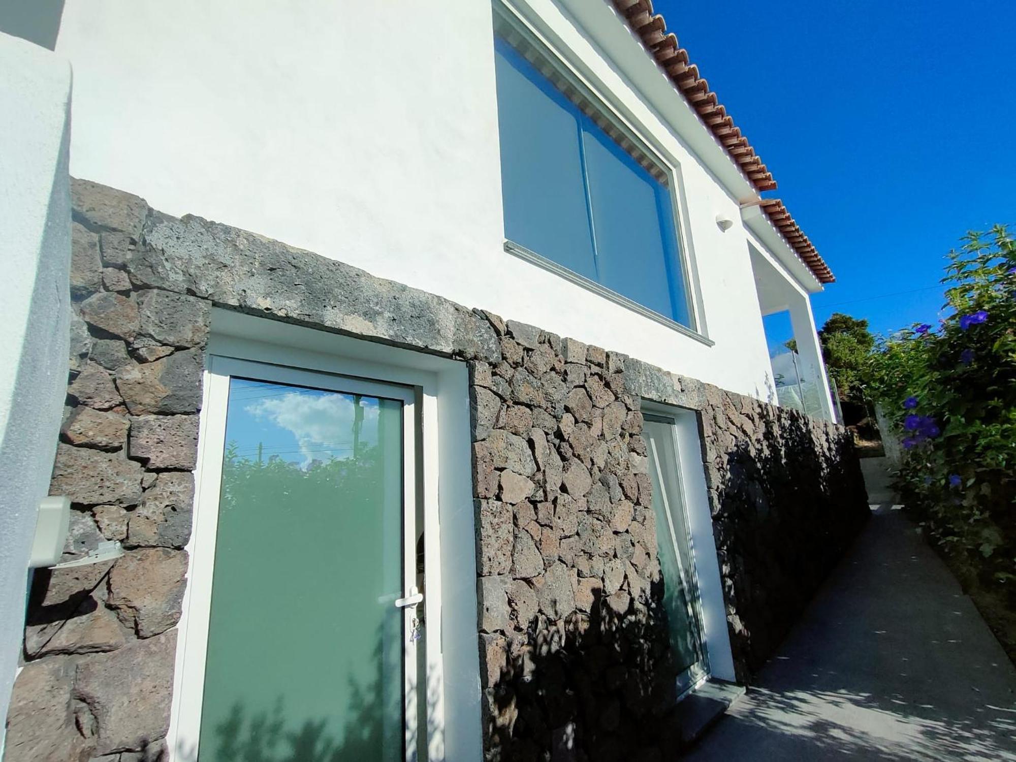 Casa Dos Castanheiros - The White