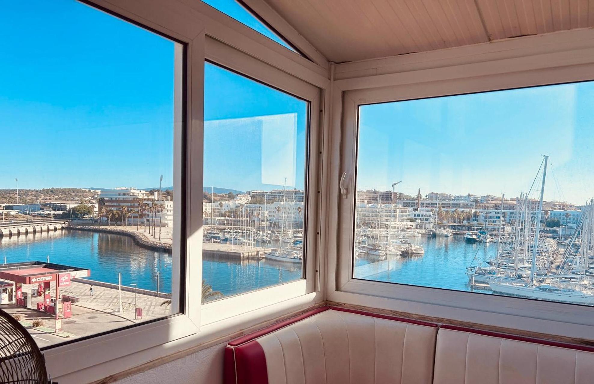 Apartamento With Panoramic Yacht Marina Views