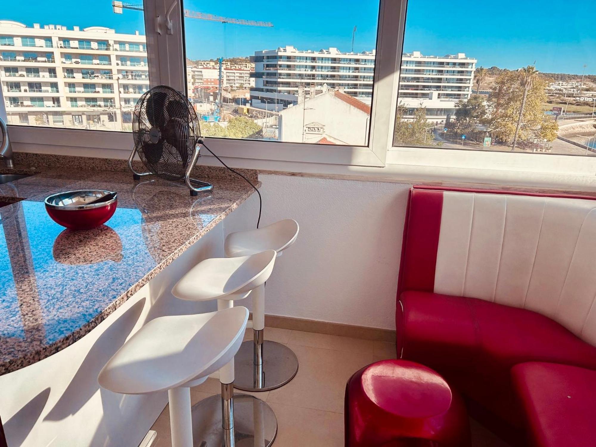 With Panoramic Yacht Marina Views Apartamento Lagos