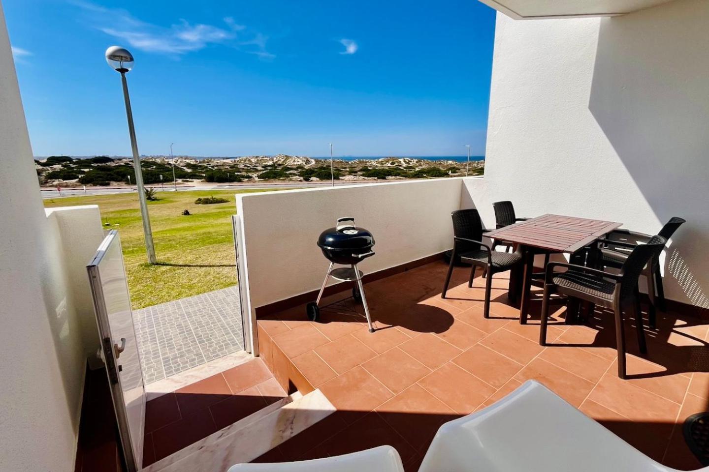 Luciana - Beachside, Balcony, Sunset View Apartamento *
