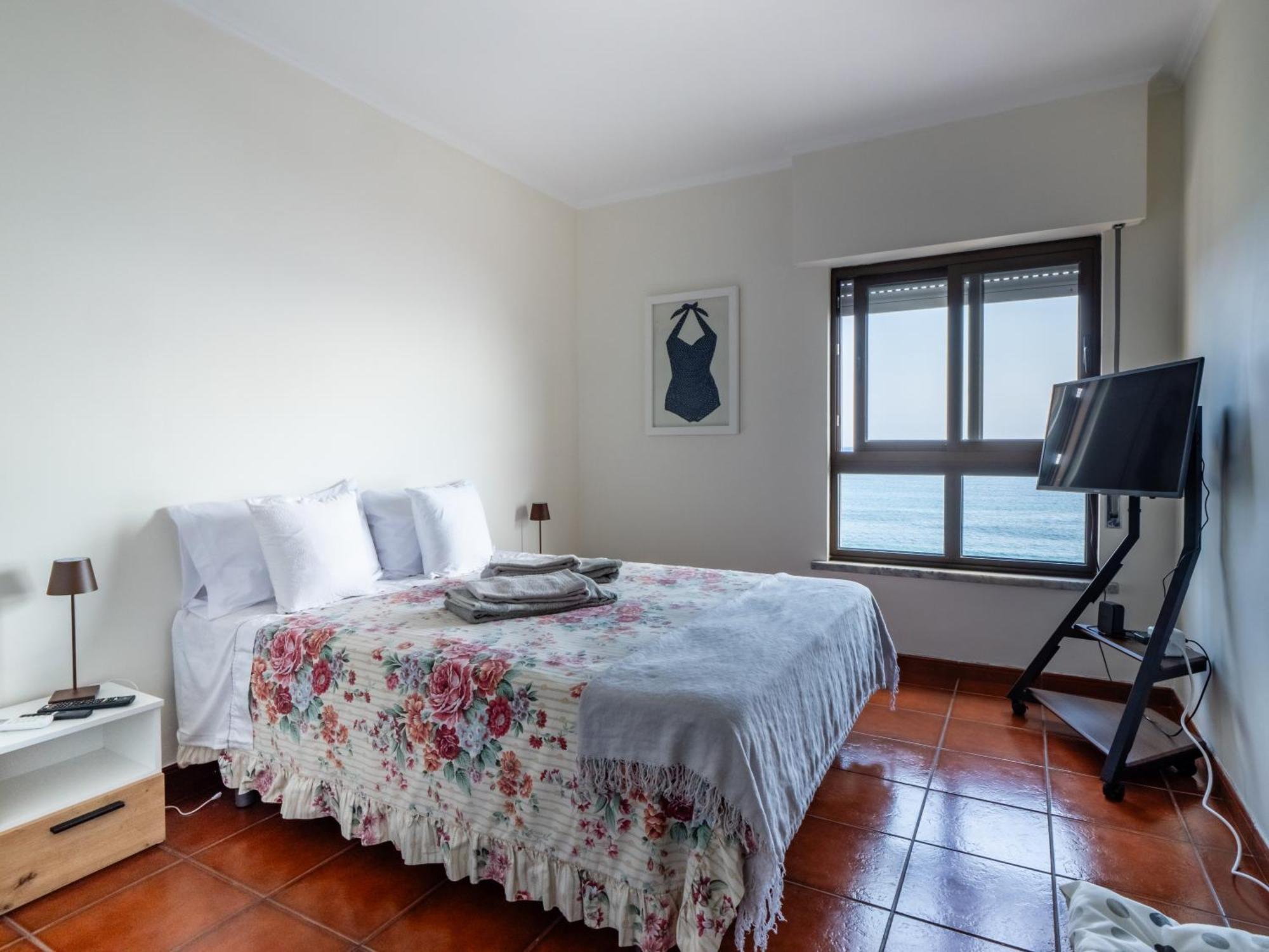 Regatta - Beachfront And Sea Views Apartment