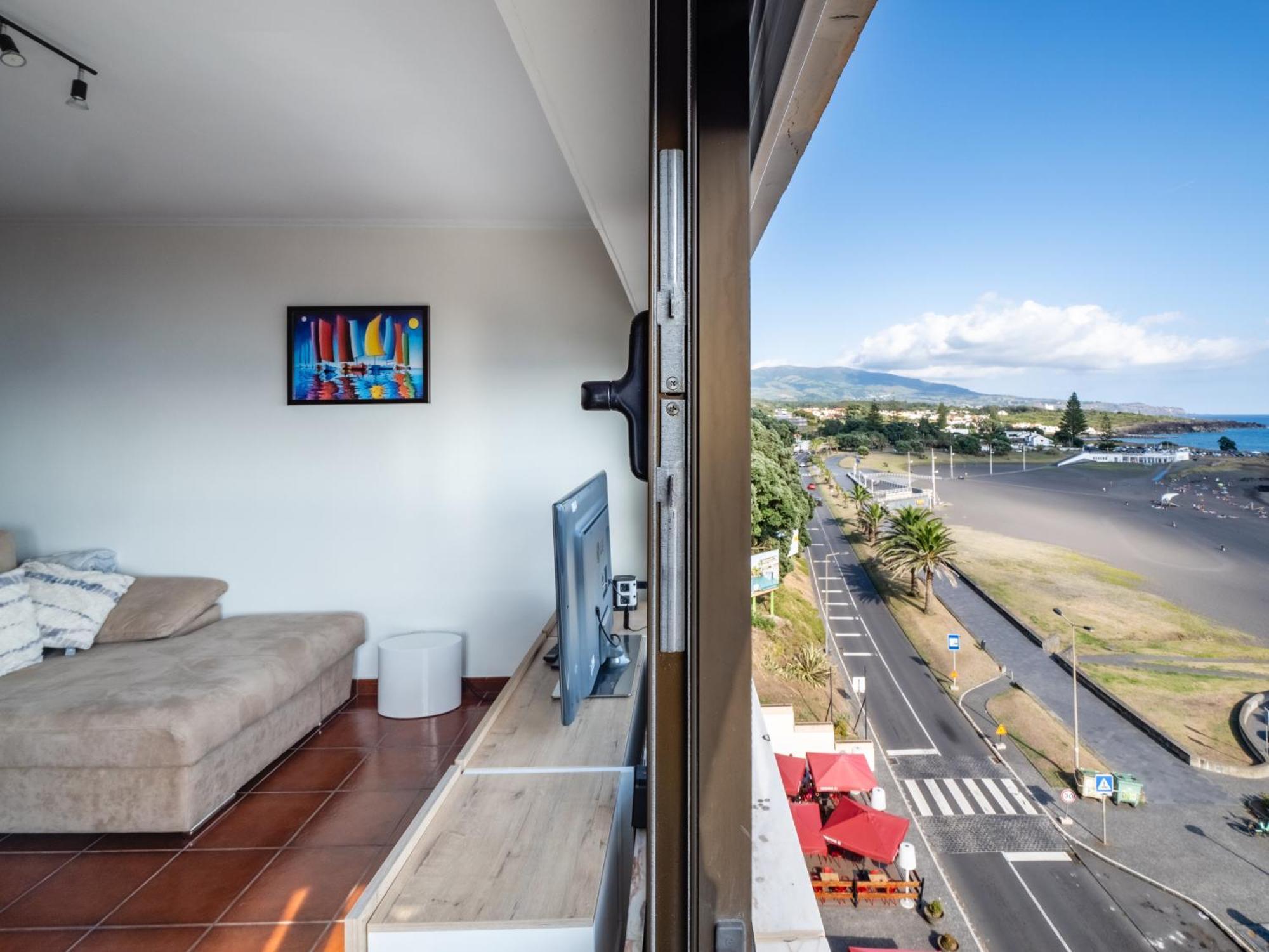 Regatta - Beachfront And Sea Views *