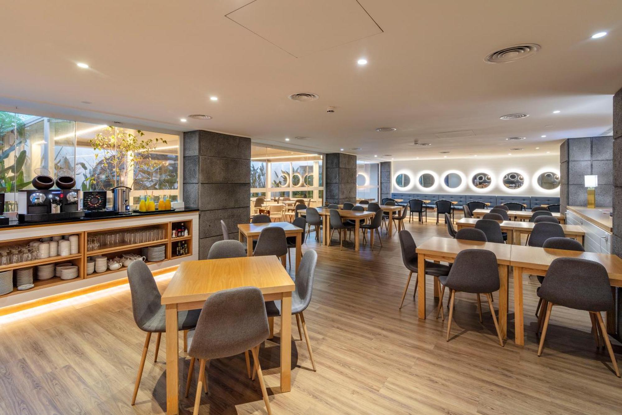 Gaivota Azores Hotel 4*