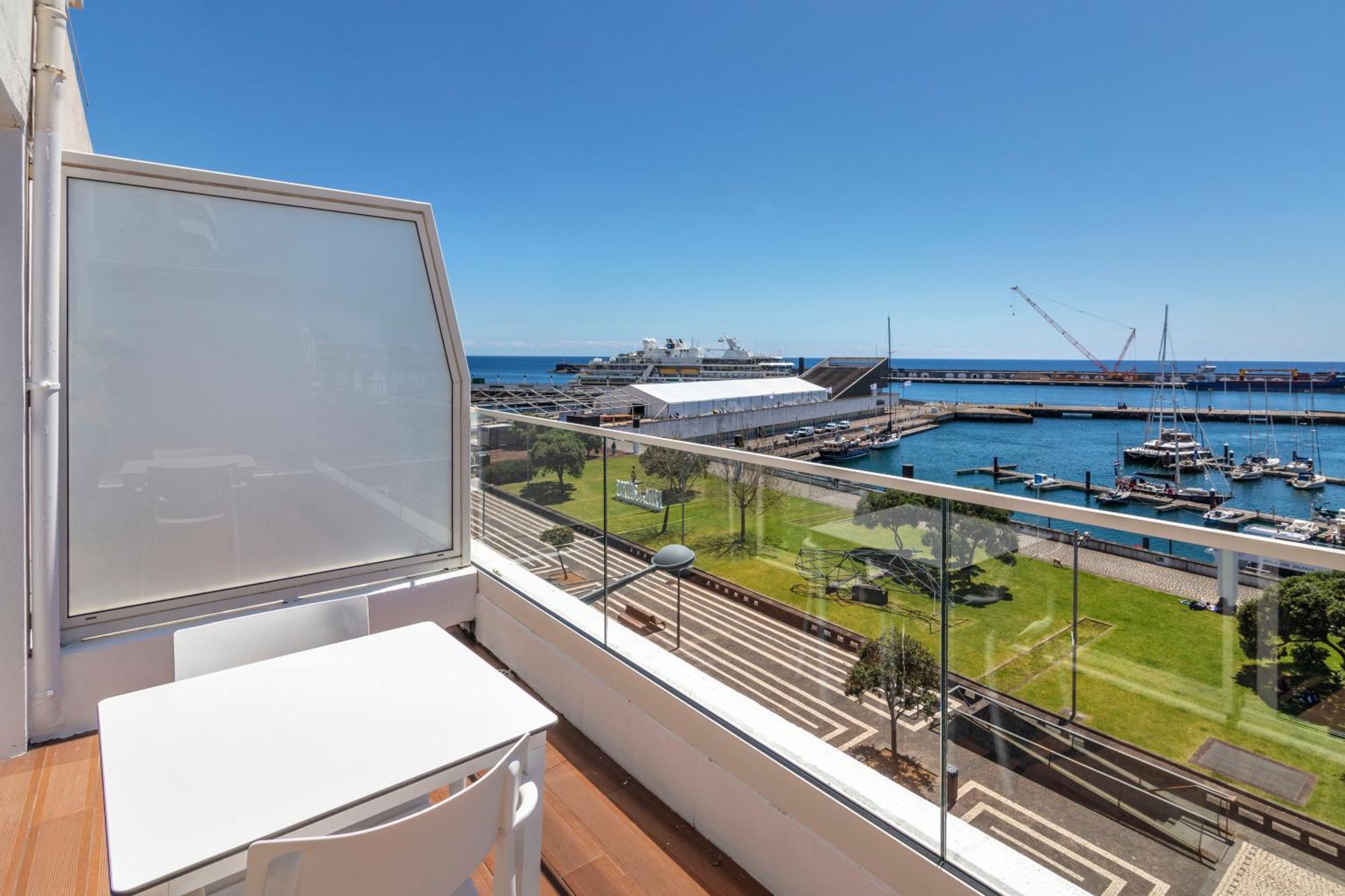 Hotel Gaivota Azores 4*