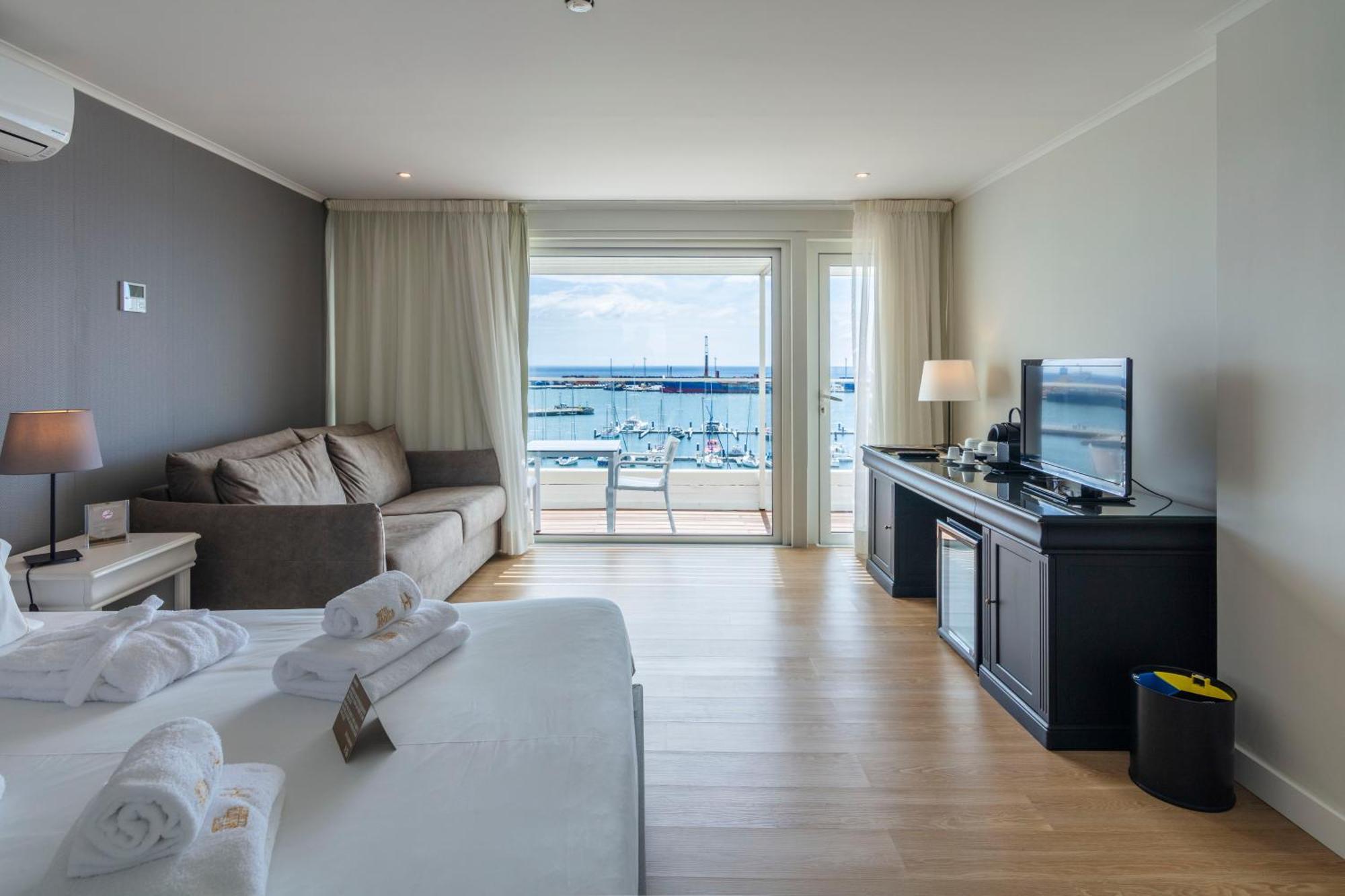 Gaivota Azores Hotel 4*