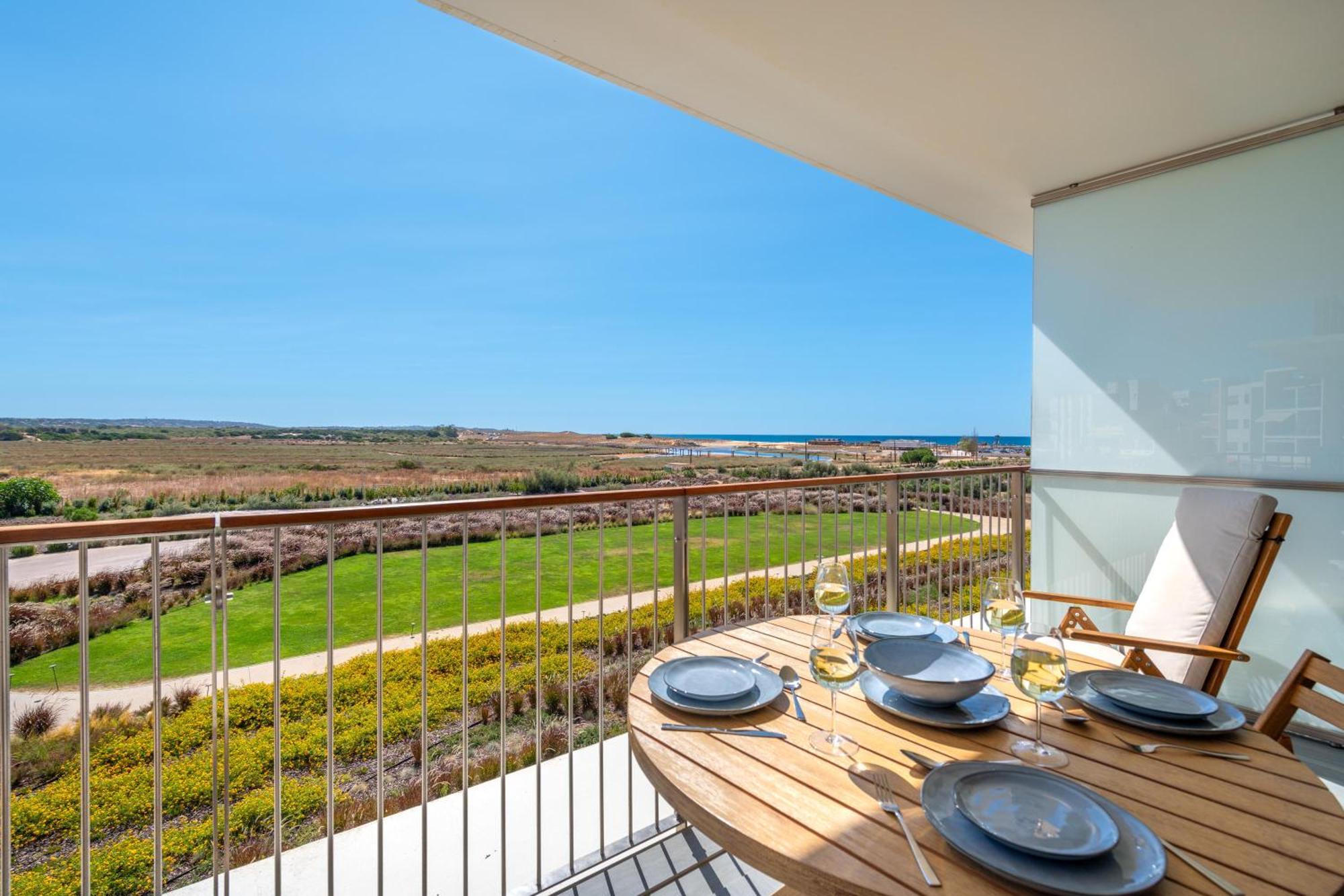 Cond Bayline - T2 - - Pool - Gym - Wifi - Nemo - By Bedzy Apartment
