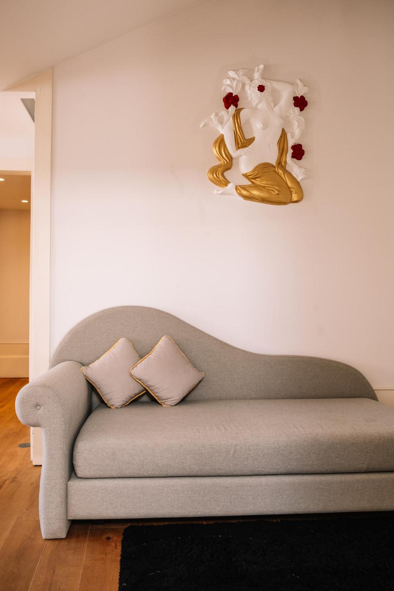 Emaj Boutique Hotel 4*