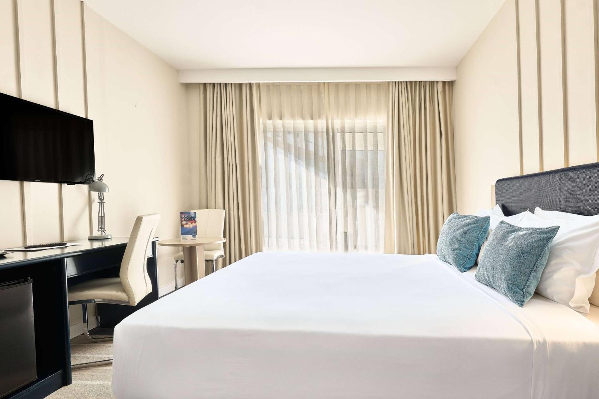 Tryp By Wyndham Lisboa Caparica Mar 4*