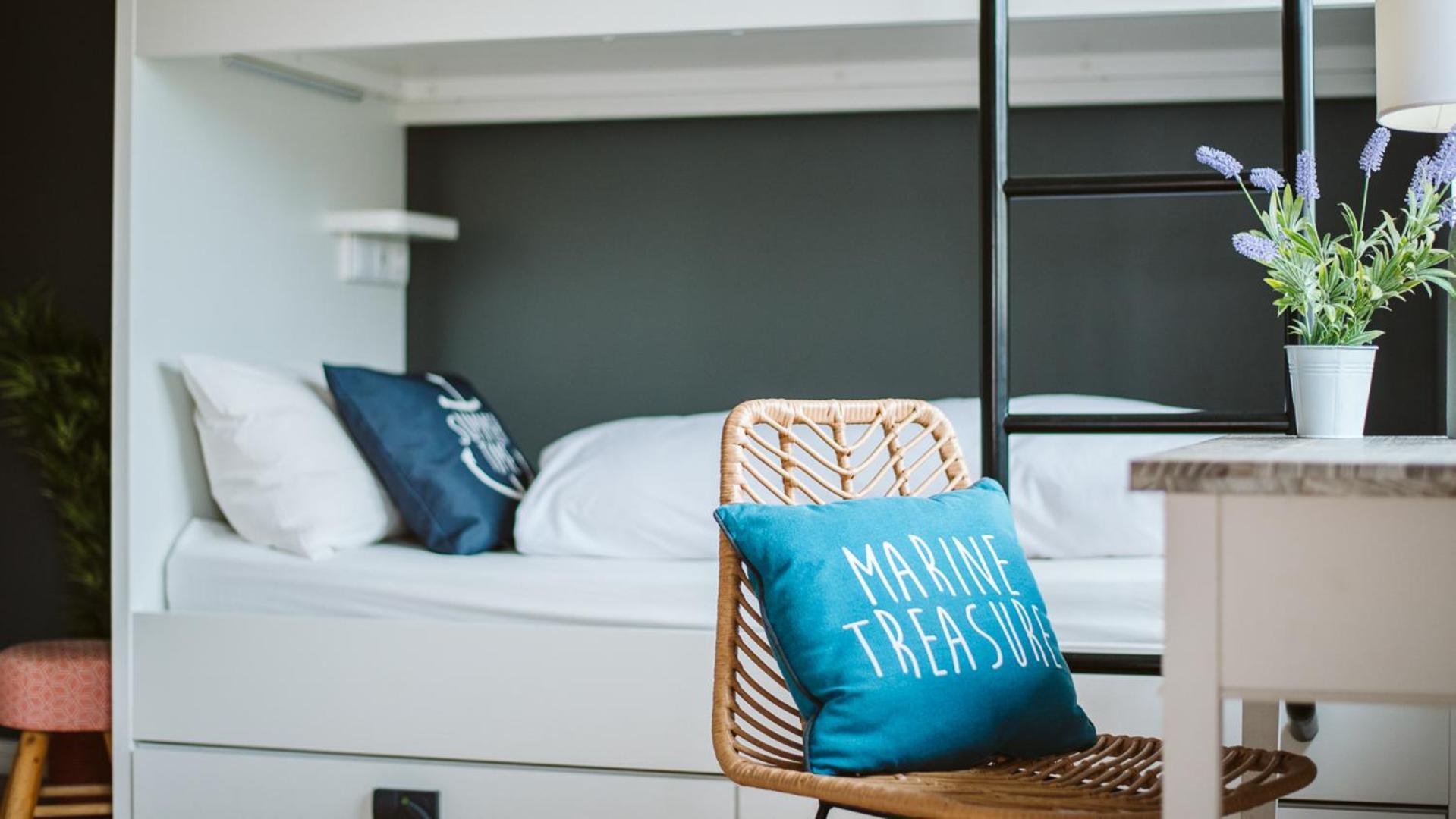 The Salty Pelican Beach Retreat Hostel Estoril