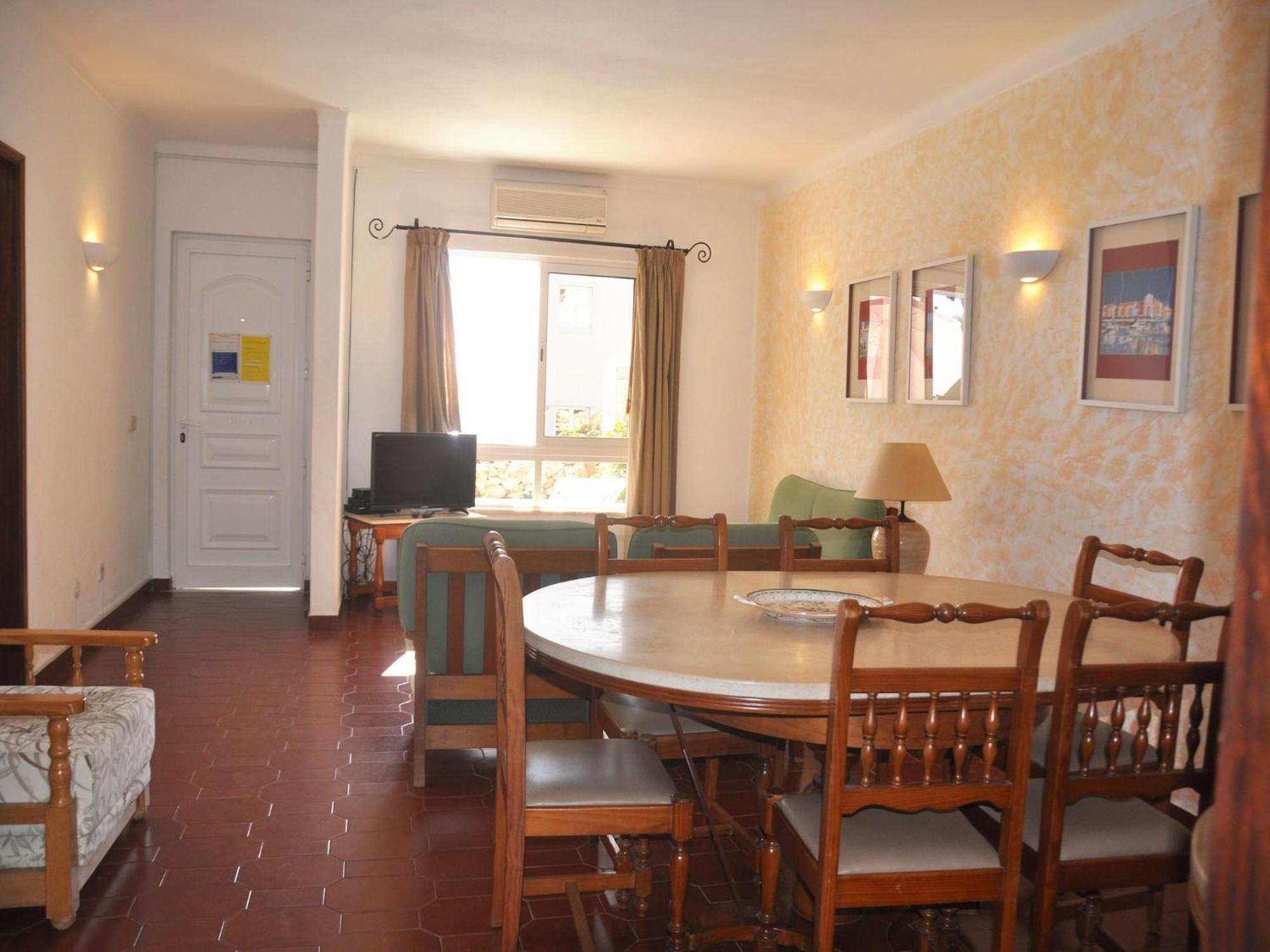 Villa Horacio Is Located Near The Center Of Vilamoura