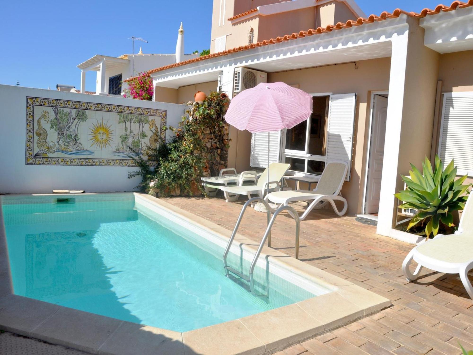 Horacio Is Located Near The Center Of