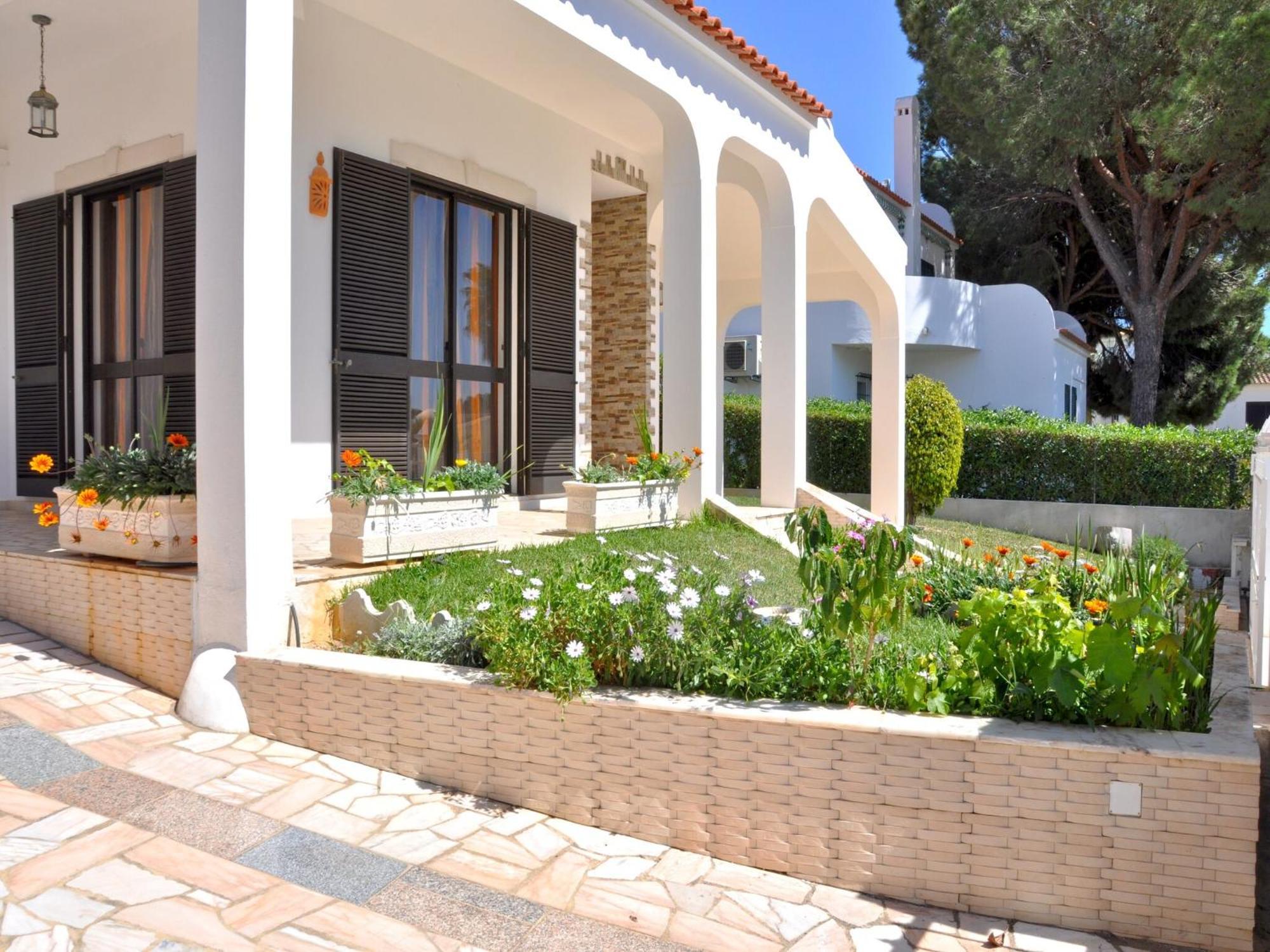 Holiday home Spacious In The Typical Portuguese Style With Private Swimming Pool Near *