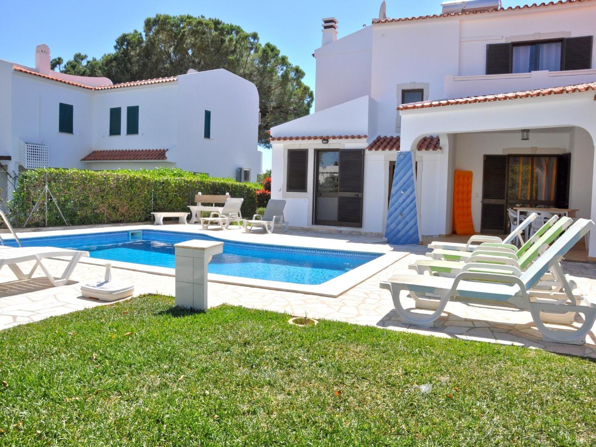 Spacious In The Typical Portuguese Style With Private Swimming Pool Near Holiday home Vilamoura