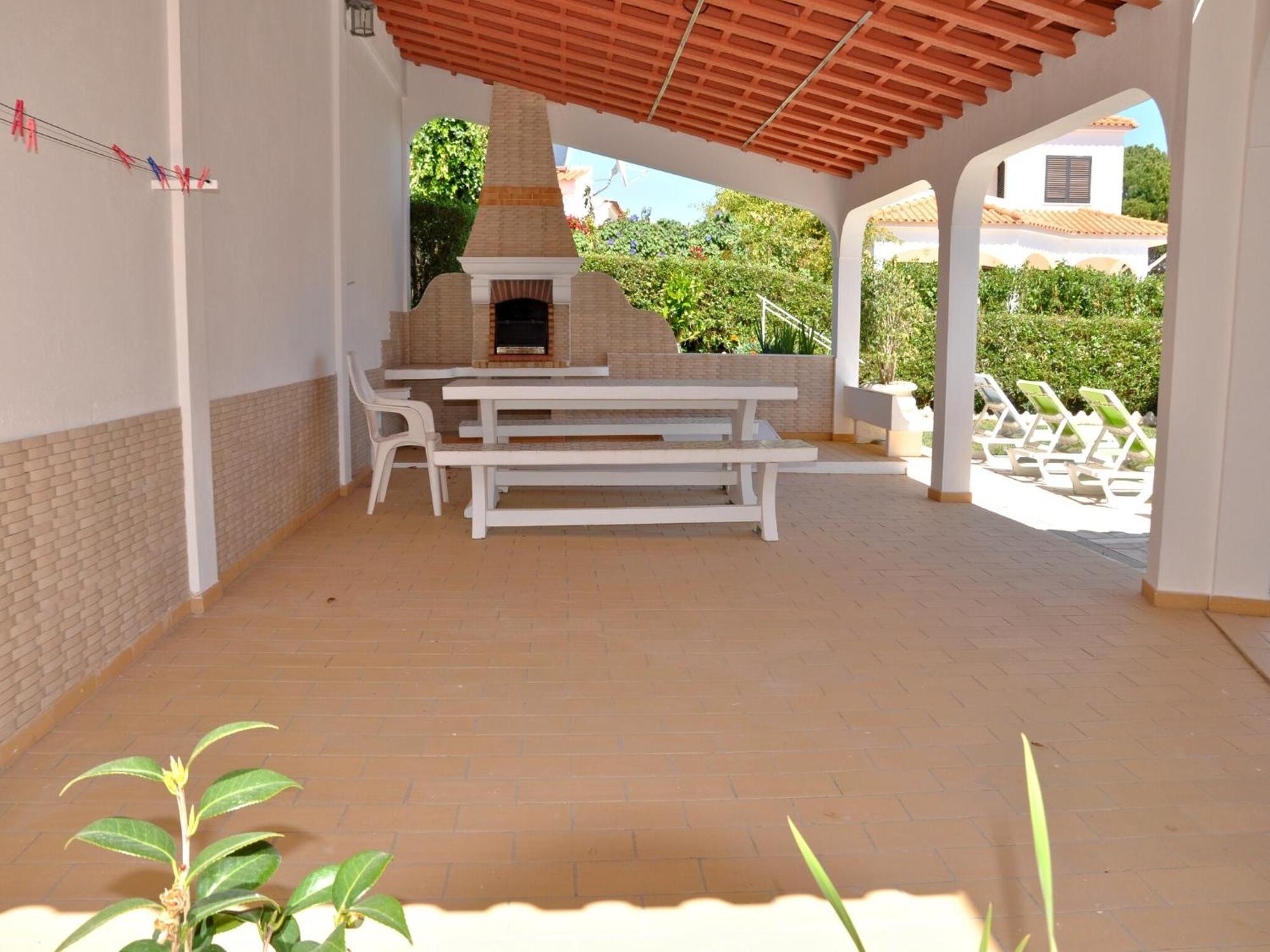 Spacious In The Typical Portuguese Style With Private Swimming Pool Near *