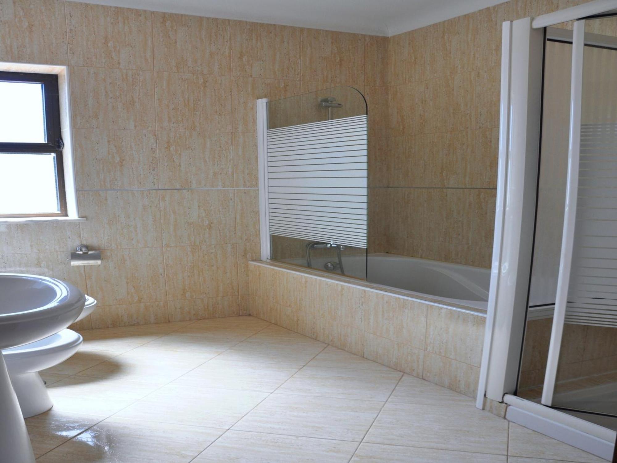 Spacious In The Typical Portuguese Style With Private Swimming Pool Near * Vilamoura