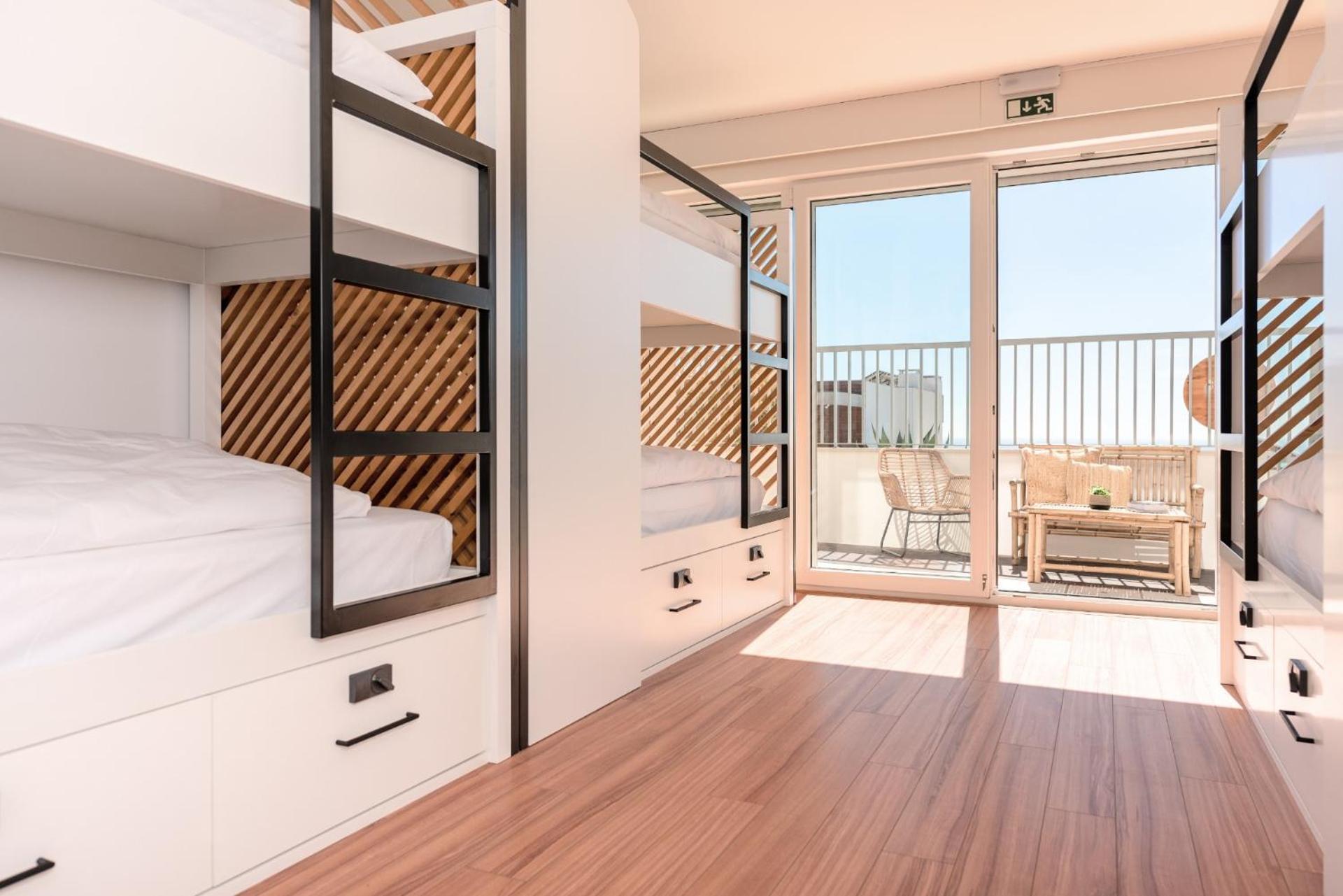 Hostel The Salty Pelican Yoga & Surf Retreat