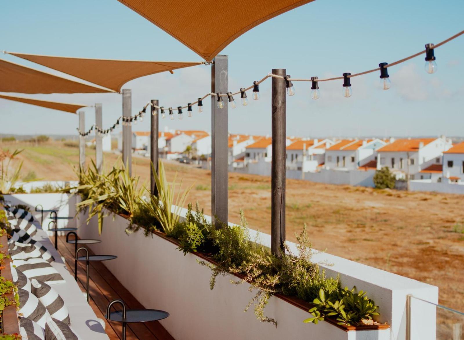 The Salty Pelican Yoga & Surf Retreat Hotel Peniche