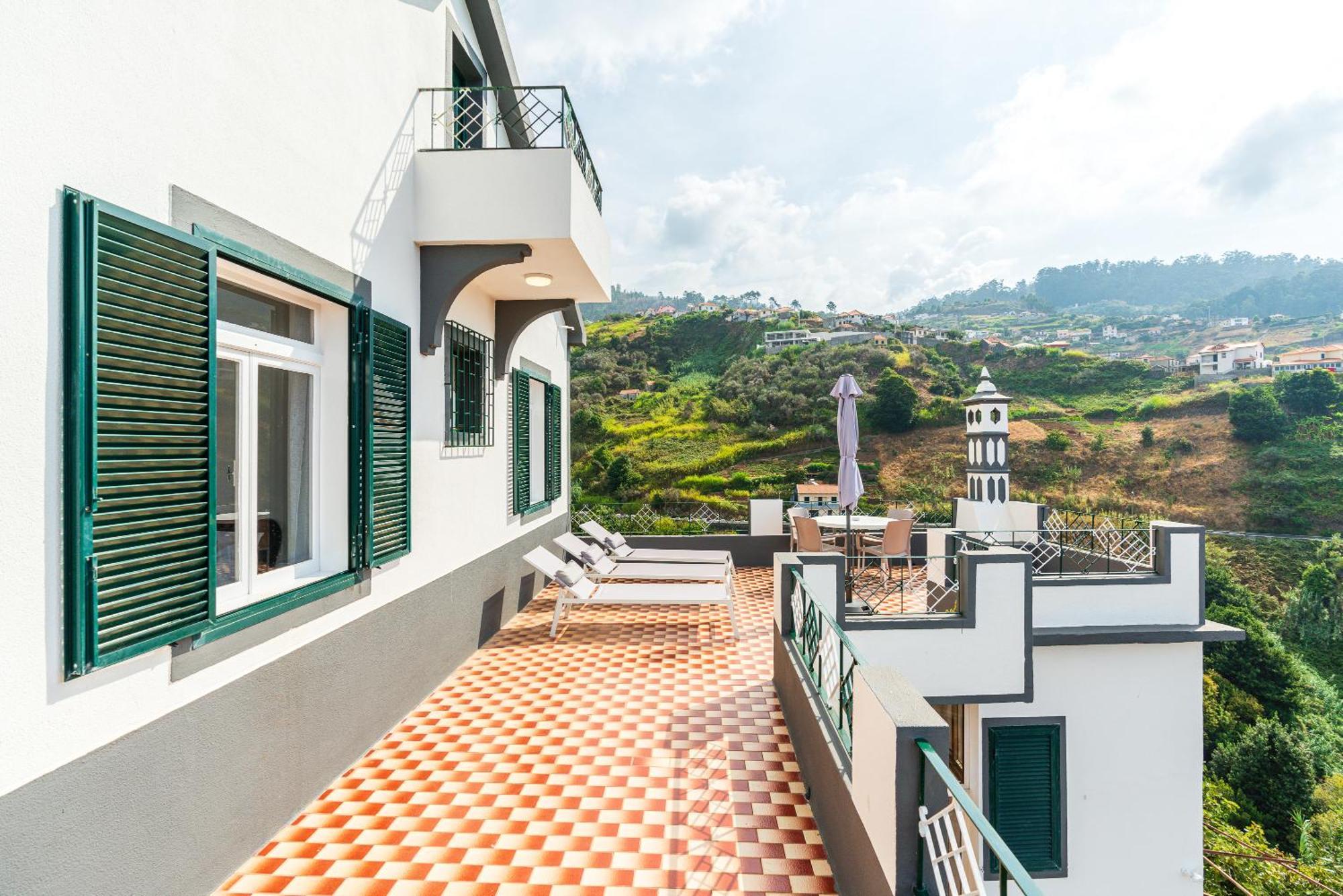 Apartment Achada House