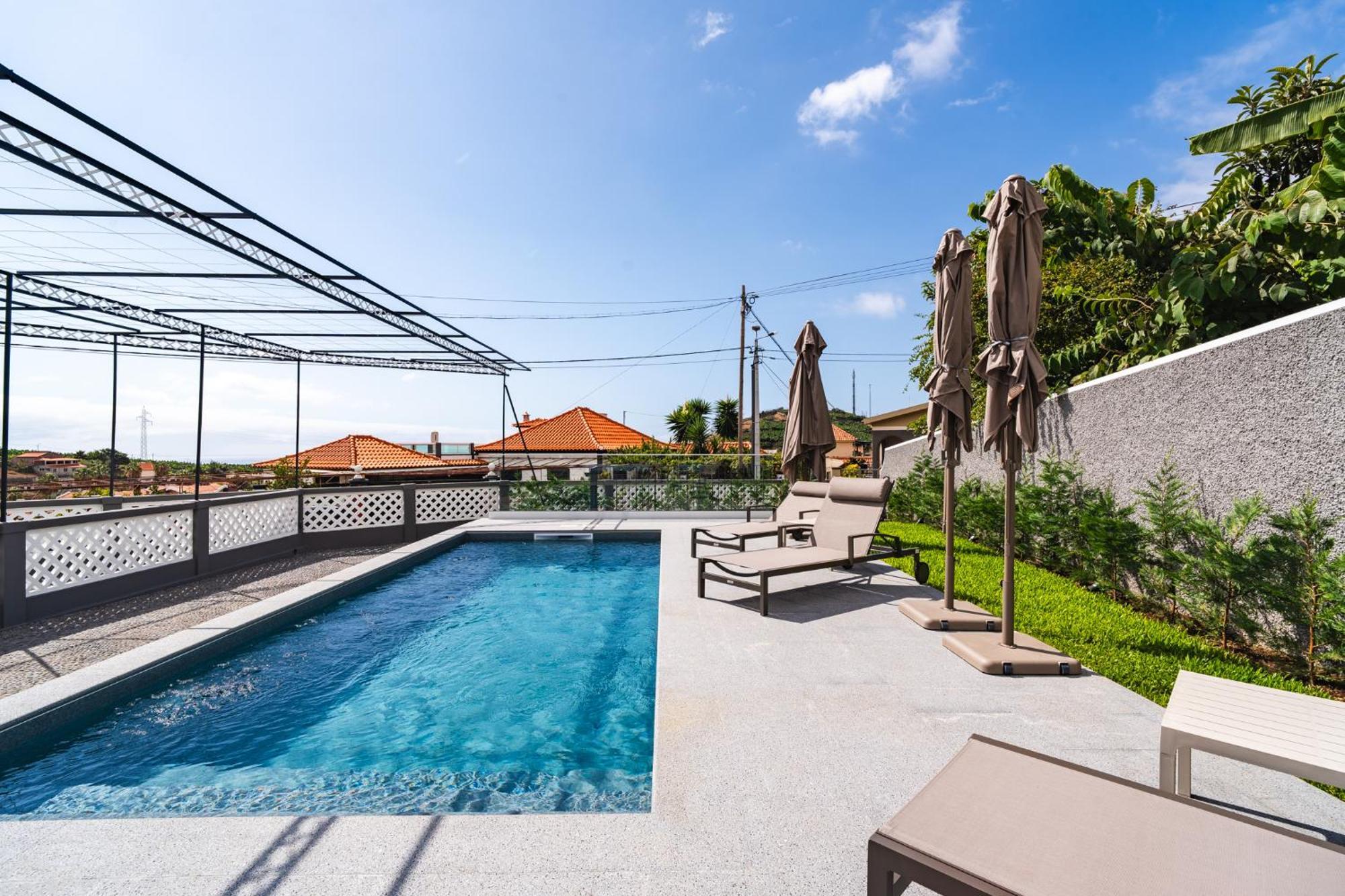 Luxury Retreat In *