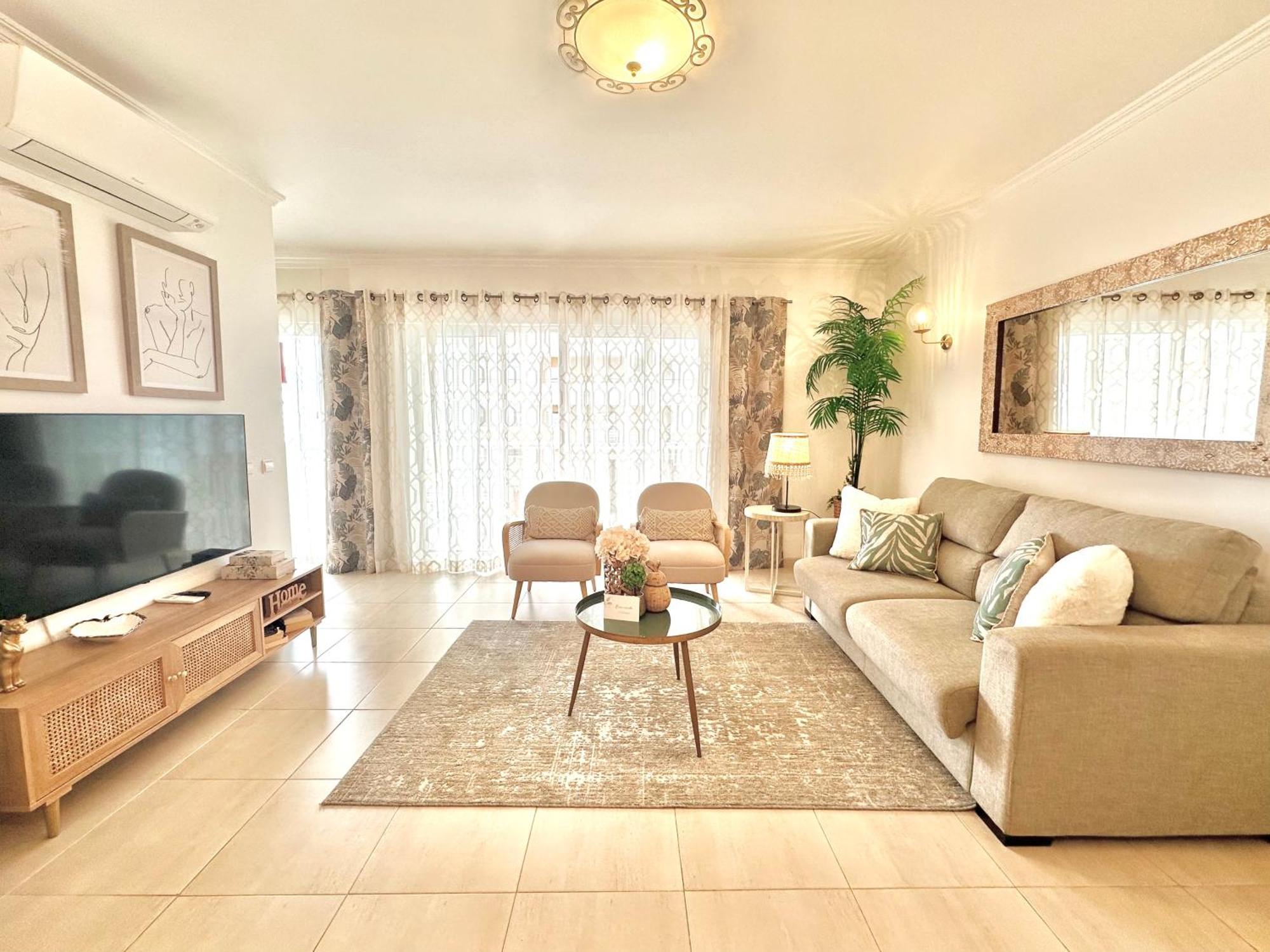 Lovely Beachfront With Aircon/wifi Apartment *