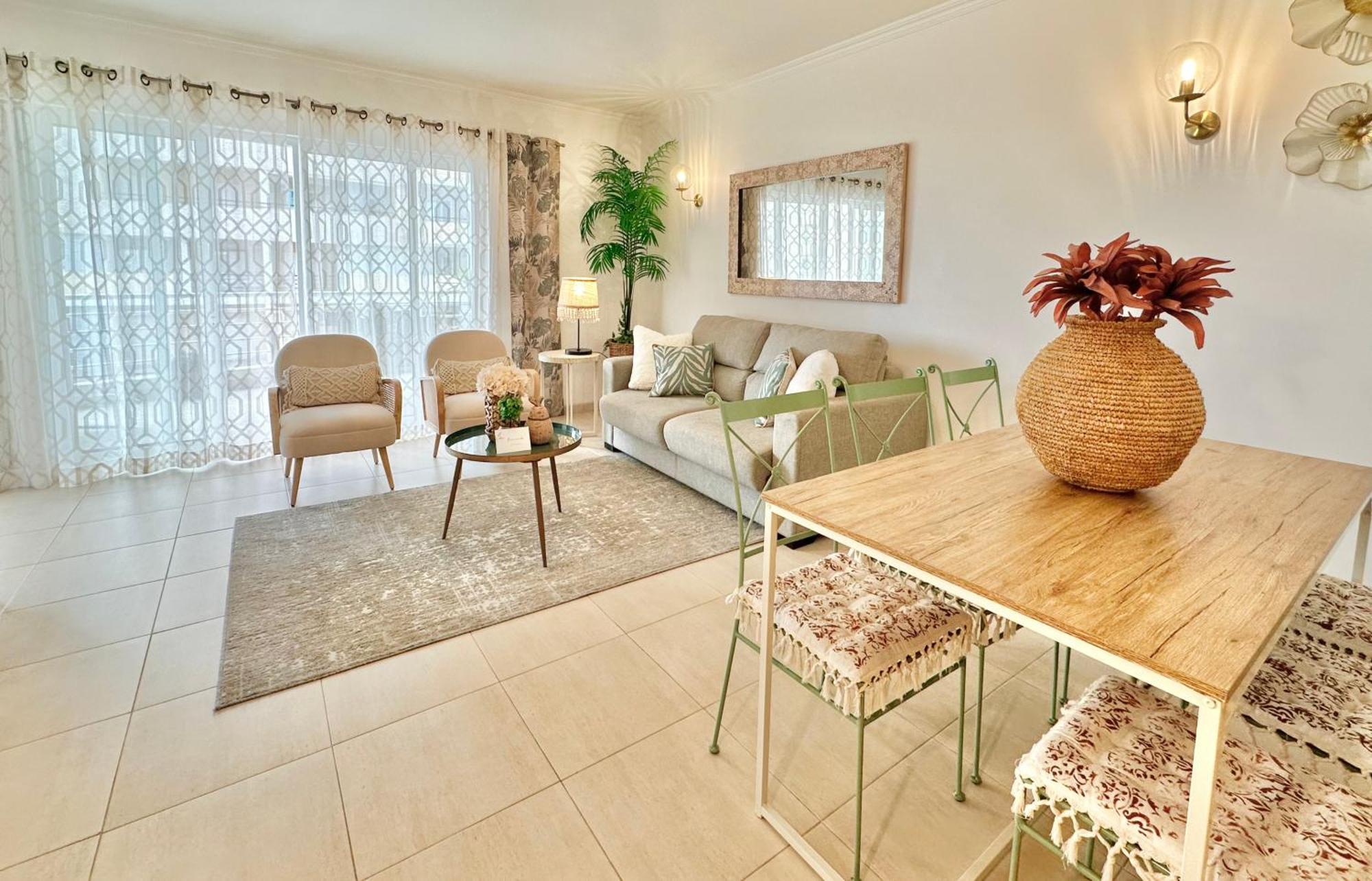 Lovely Beachfront With Aircon/wifi Apartment *