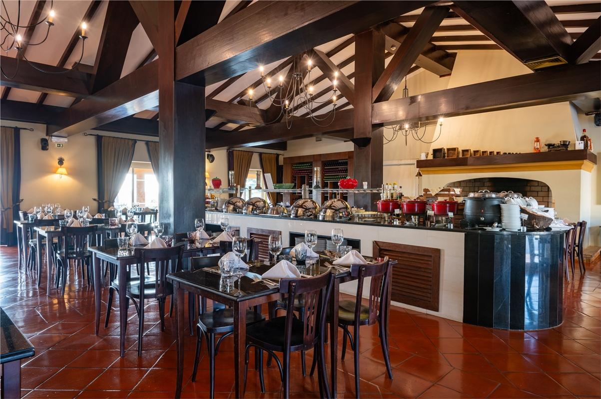 Gale Alentejo Vineyard - Clube De Campo Albernoa