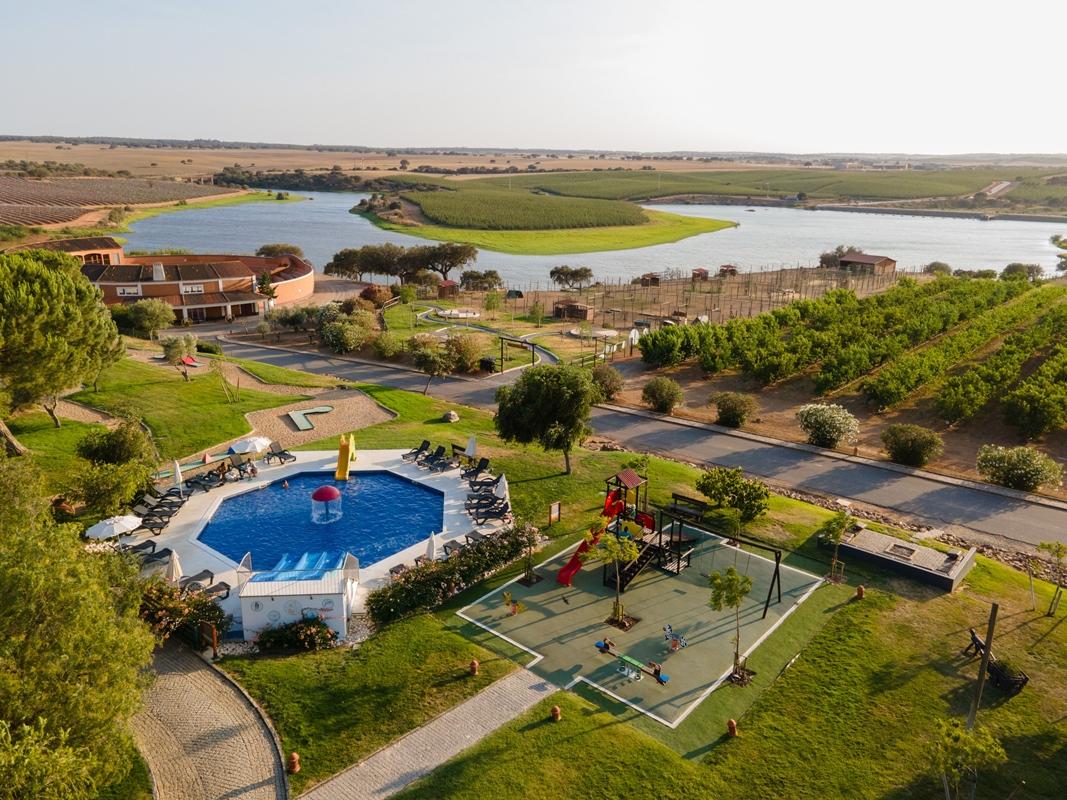 Gale Alentejo Vineyard - Clube De Campo Albernoa