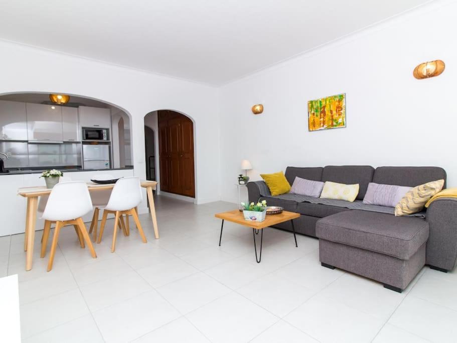 - Pool And Sea View & Center Apartment Albufeira