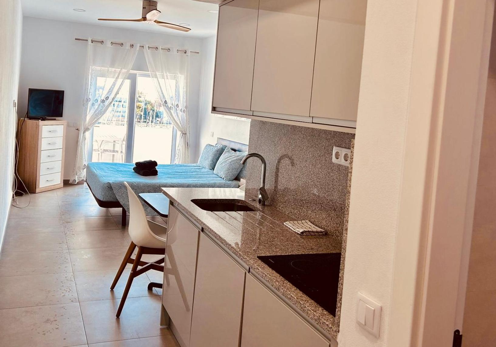 Marina View On Main Avenue Apartment *