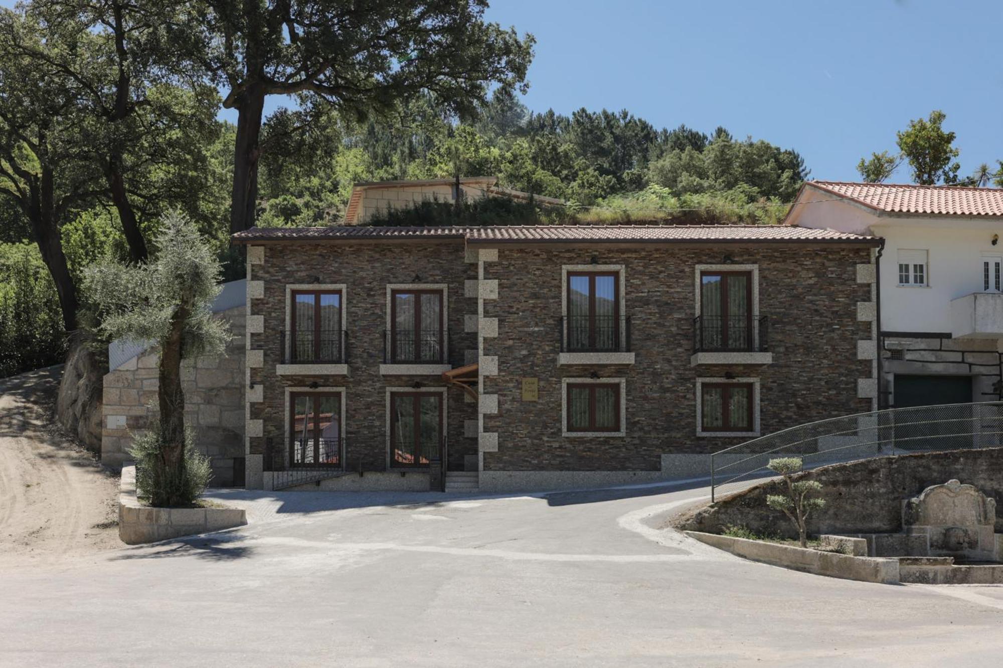 Hostal Casa Da Fonte - *