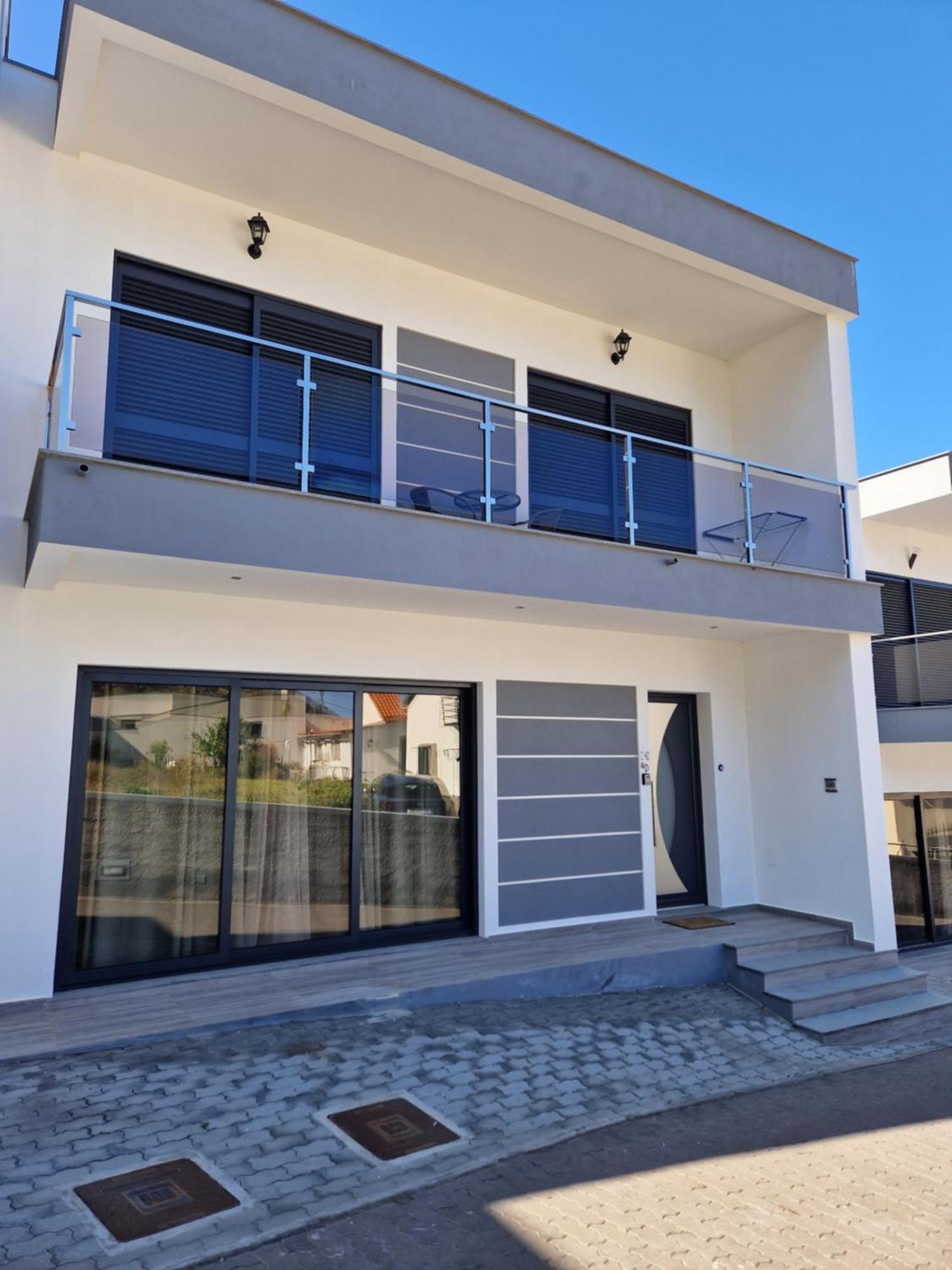 Delightful 2 Bedroom Vacation - C Machico (Madeira)
