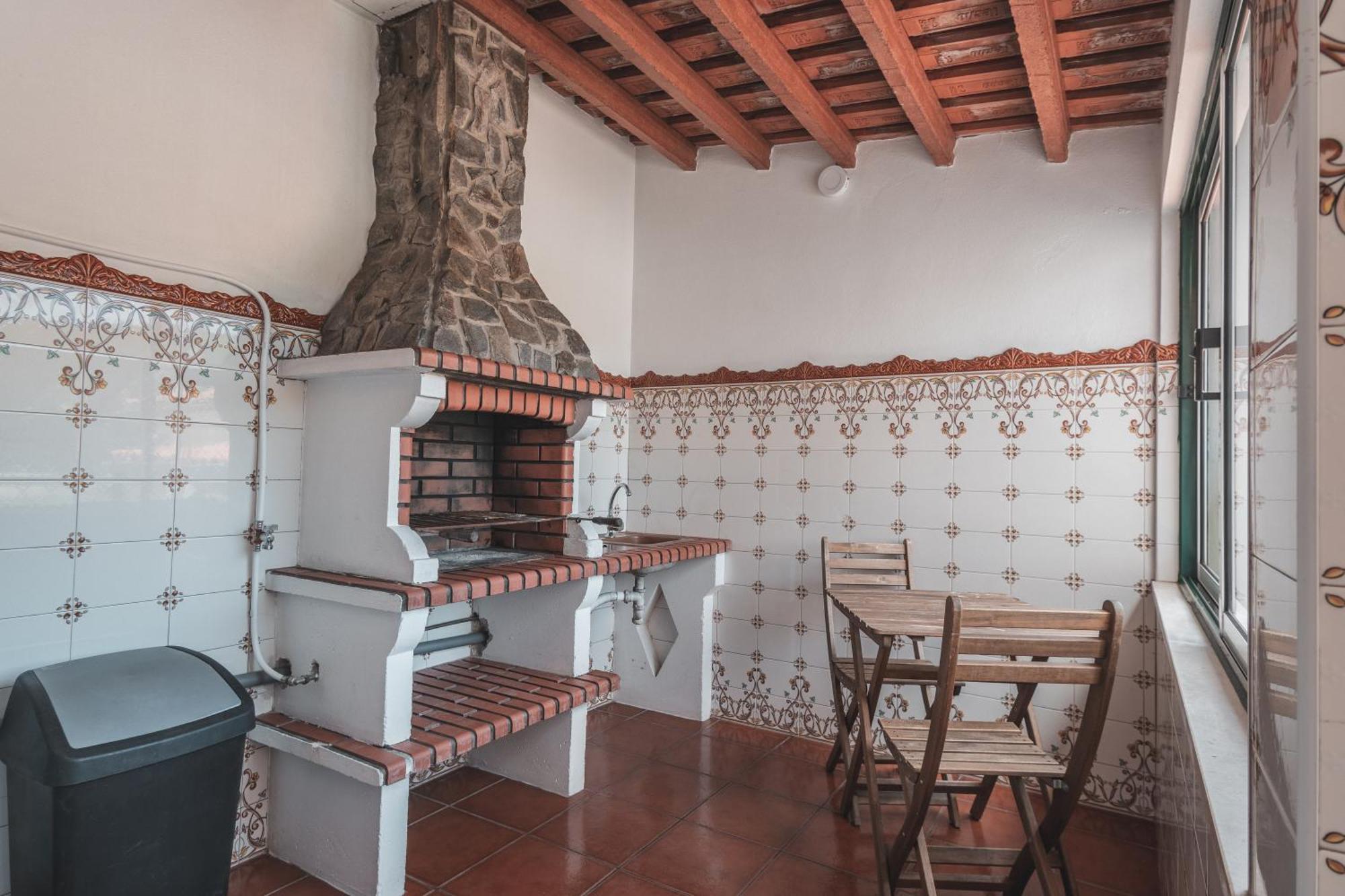 Paredes Surf House *