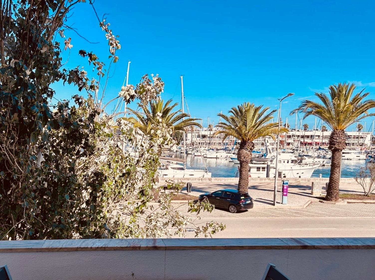Appartement Marina View On Main Avenue Near Beaches *