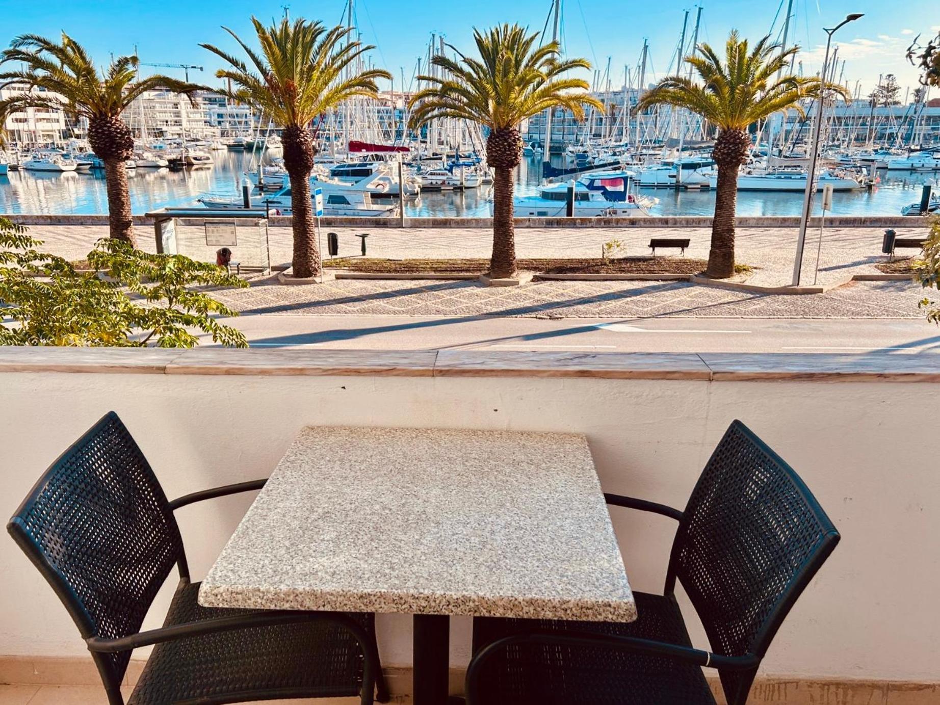 Marina View Near Beaches And Shops Apartment *