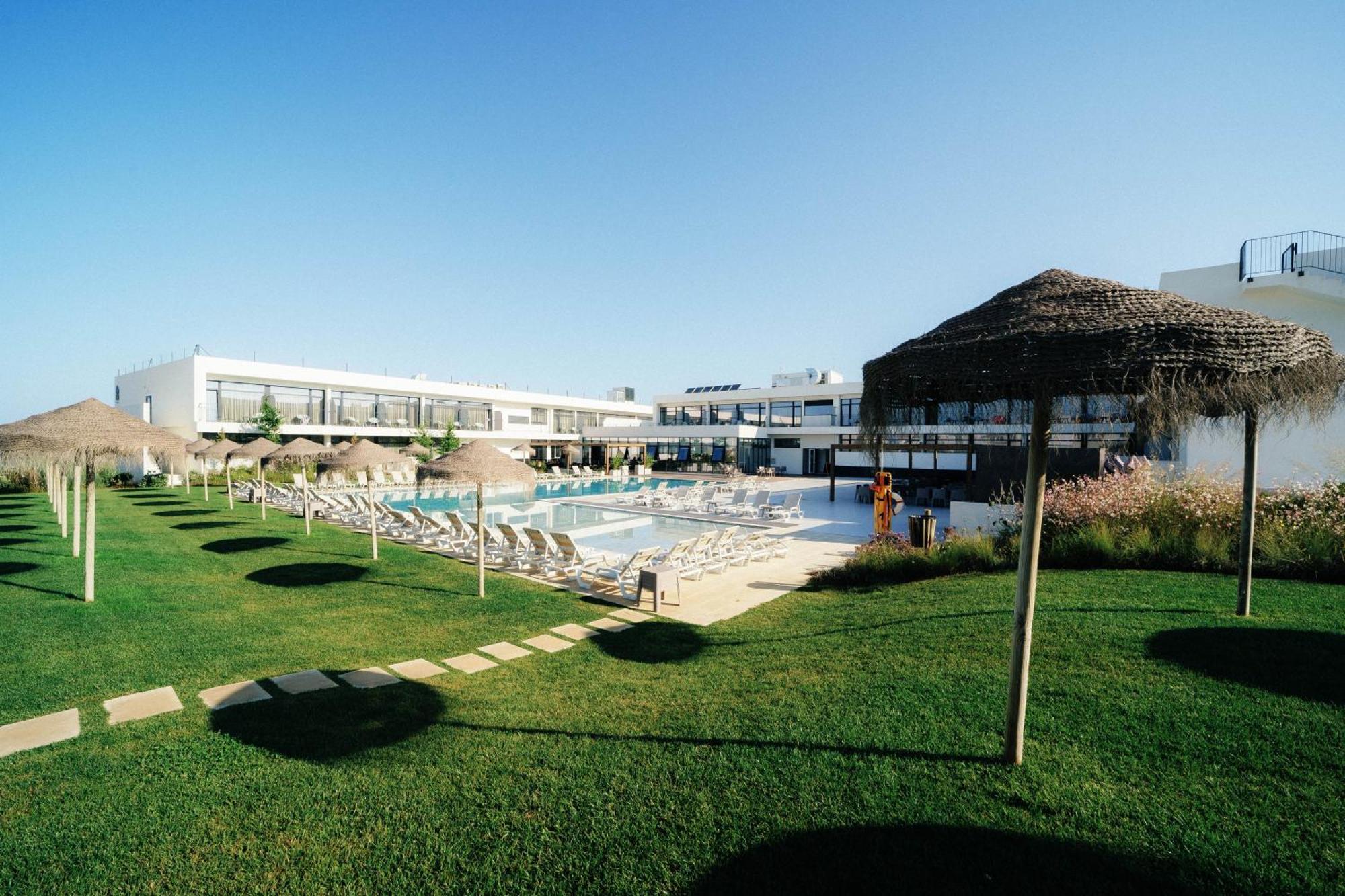 & Hotel