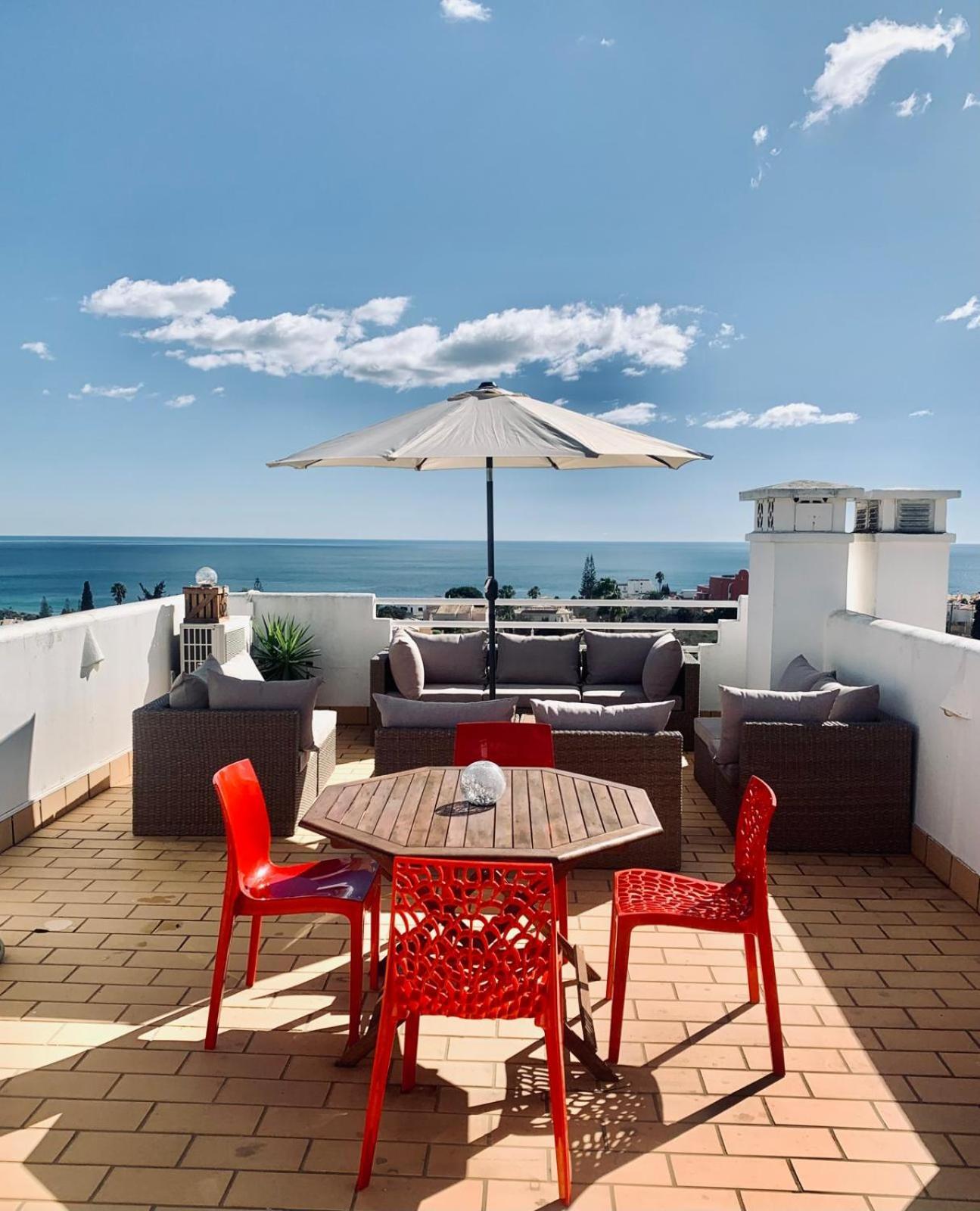 Dreamy Sea View With Access To Private Pool & Stunning Rooftop *