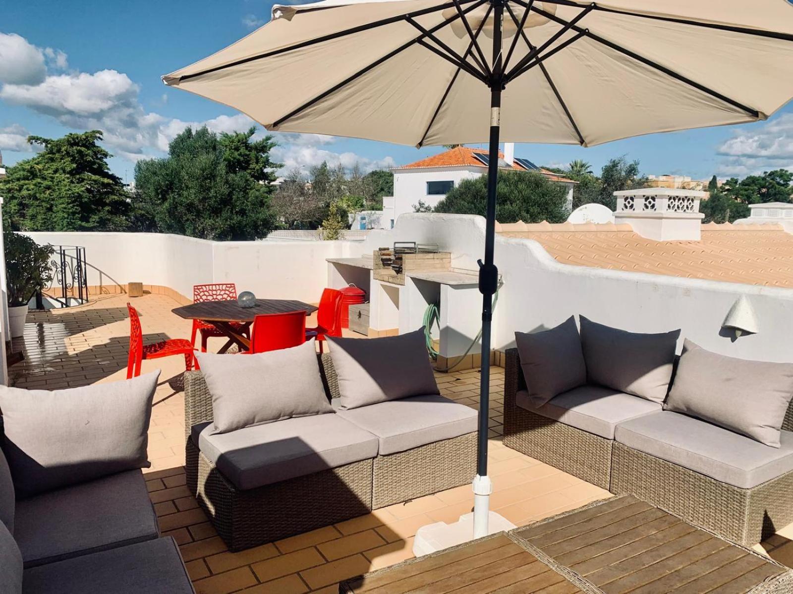 Dreamy Sea View With Access To Private Pool & Stunning Rooftop *