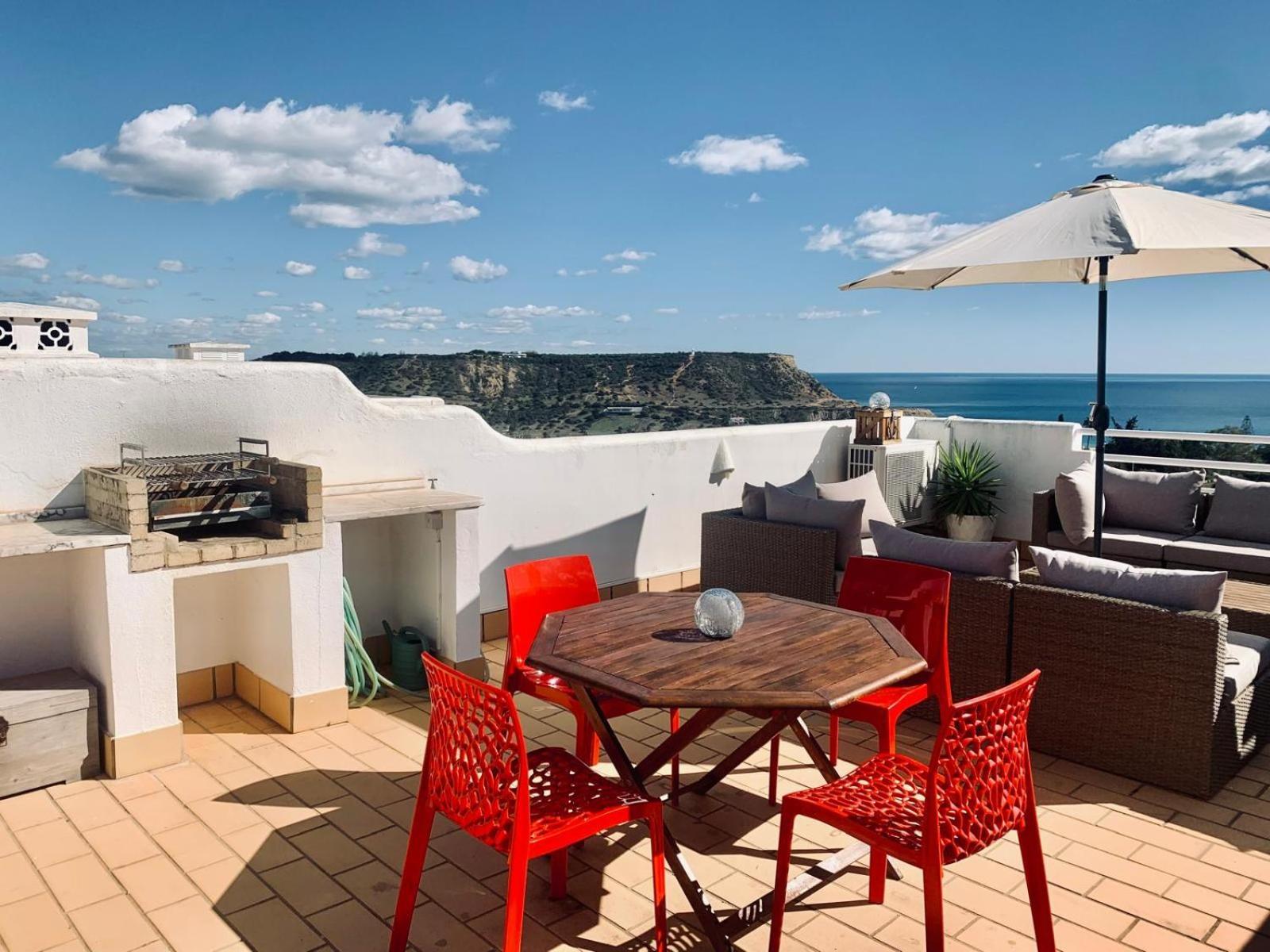 Dreamy Sea View With Access To Private Pool & Stunning Rooftop *