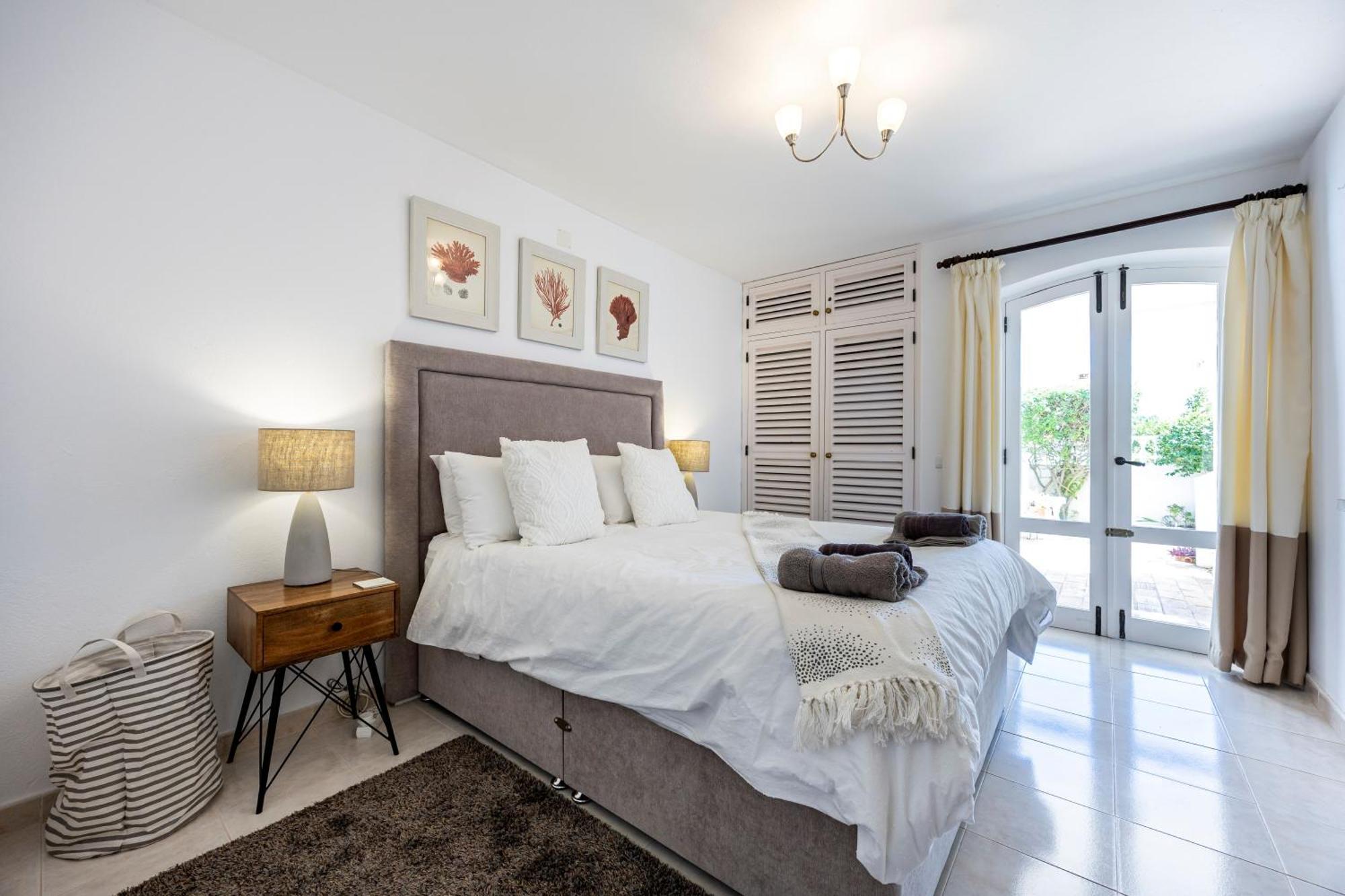 Coolhouses Algarve Luz,3 Bed Townhouse, Lovely Sea View, Walking Distance To Beach, Casa 24 Lbc Holiday home *