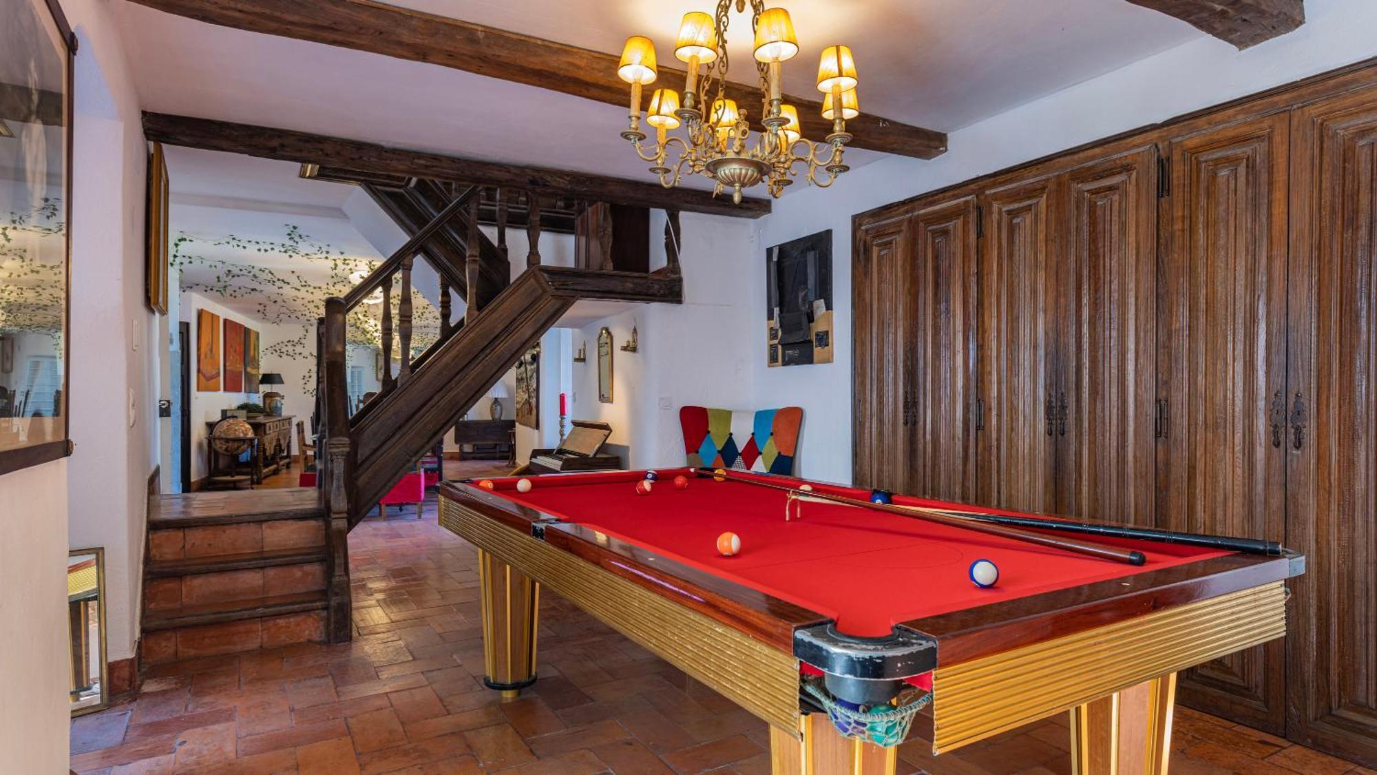 Giant Smart Room, Hot Tub, Ps5, In Historical Center Inside 17th Century Palace - Wow