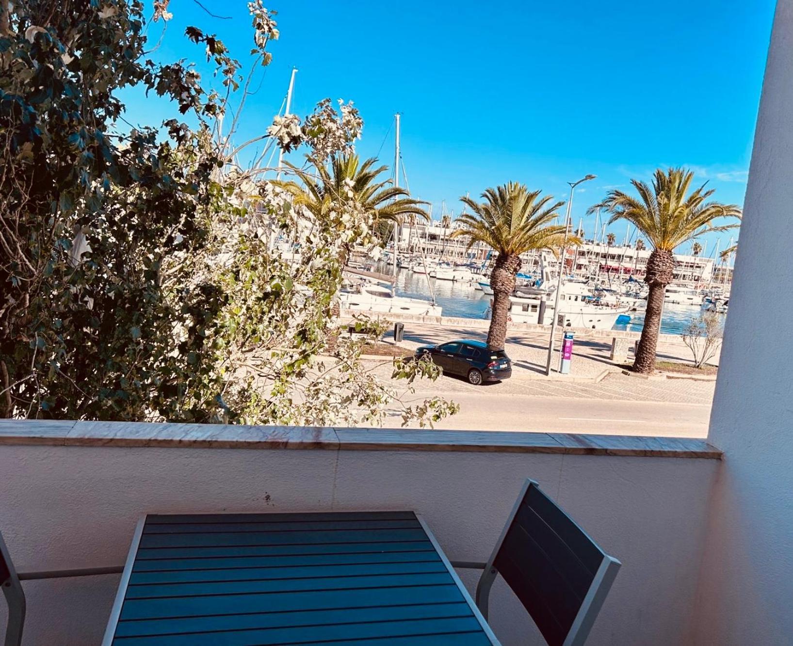 Marina View On Main Avenue Near Beaches Appartement *