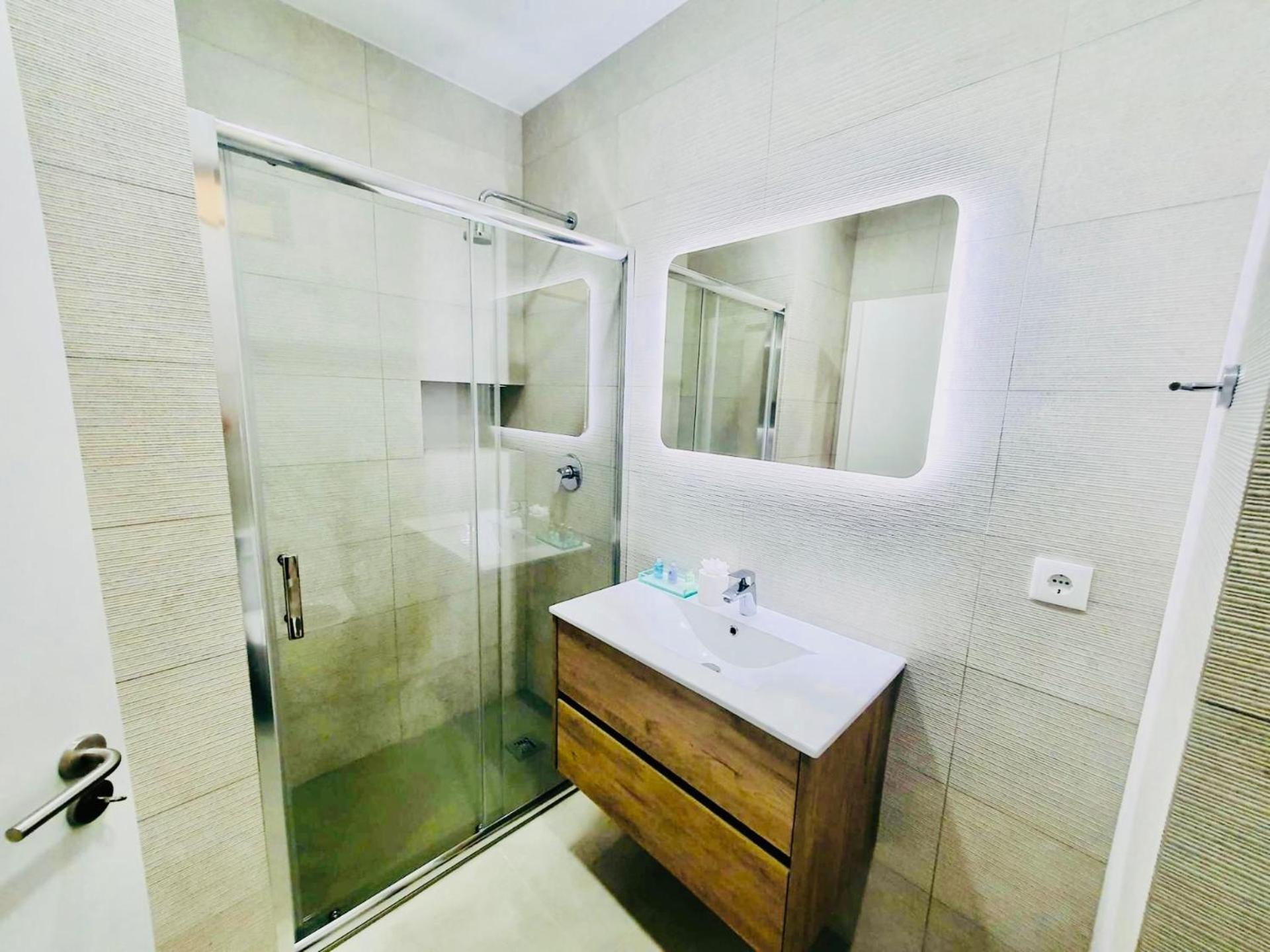 Marina View On Main Avenue Near Beaches Appartement Lagos
