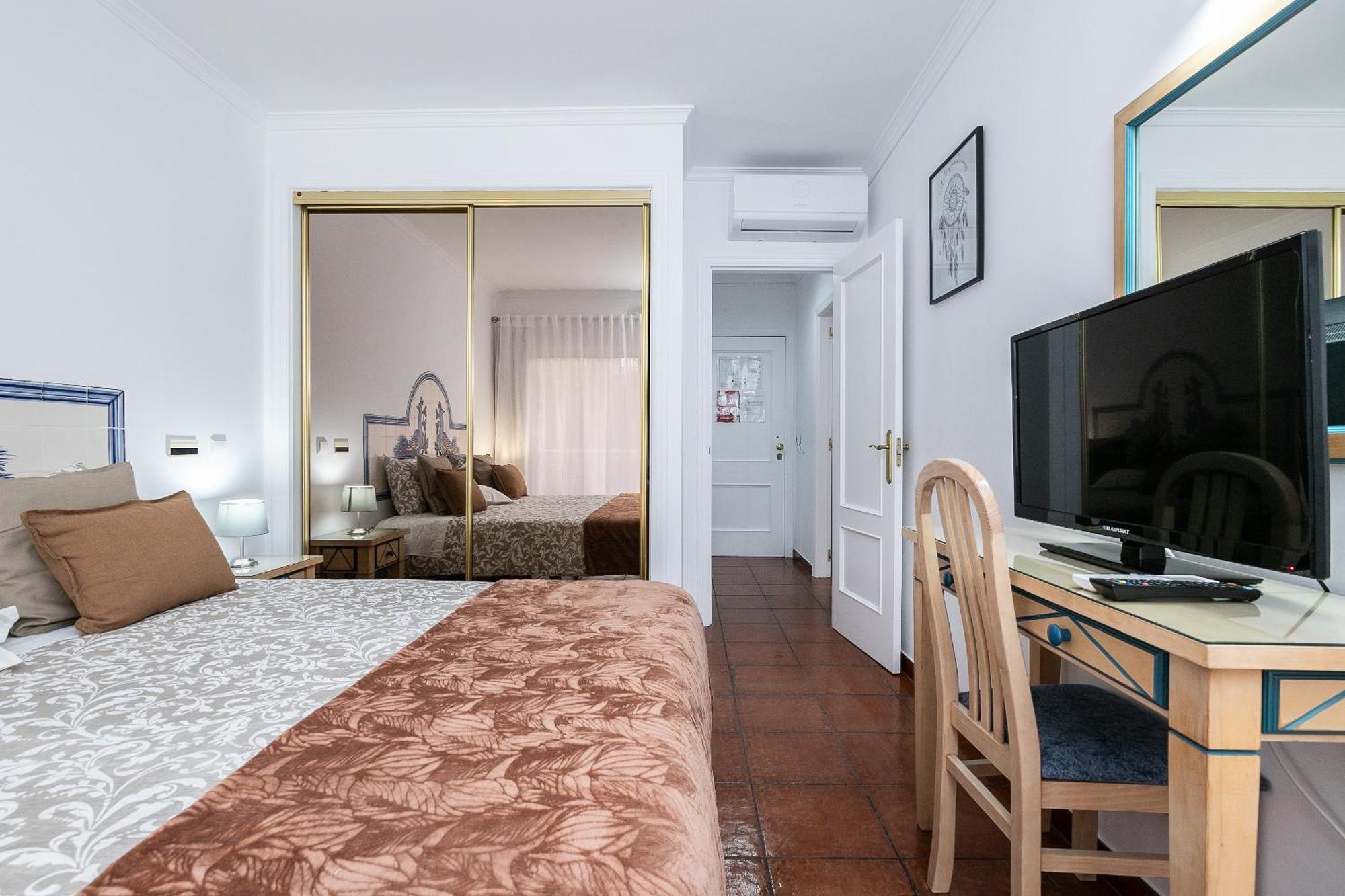 Parque Dos Reis Apartment