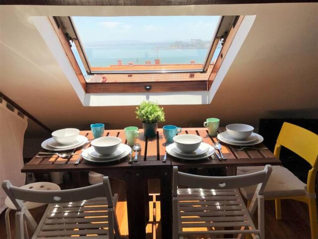 Santos - Upper Loft With River View * Lisbon