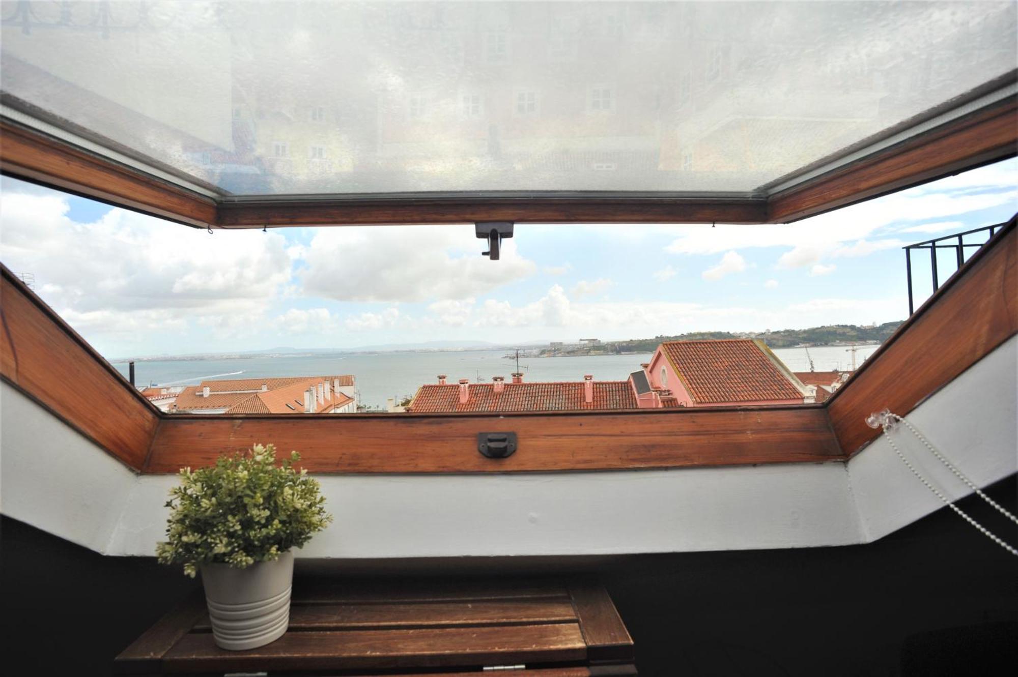 Santos - Upper Loft With River View Apartment Lisbon