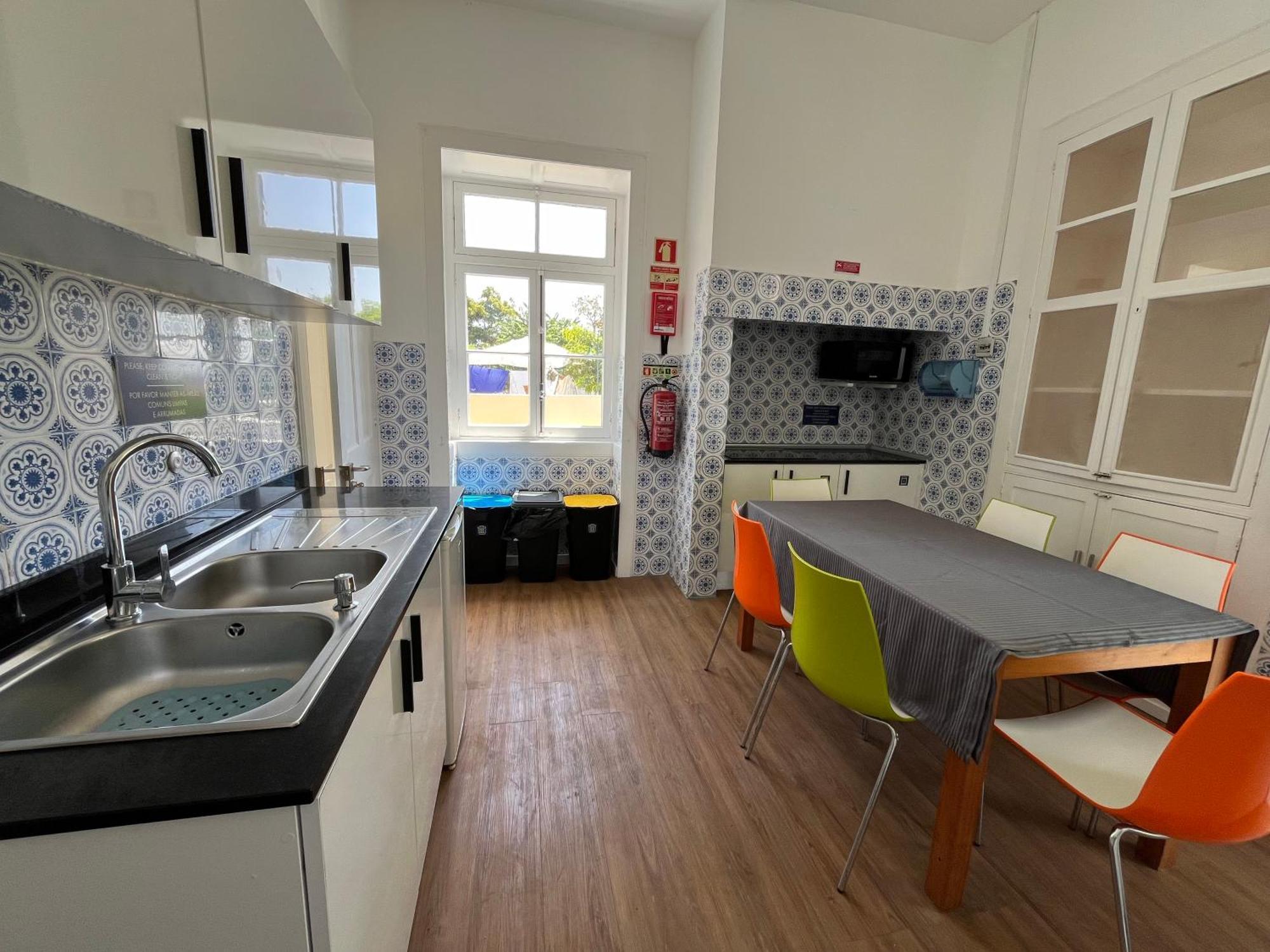 Albergue Lazareto 148 *
